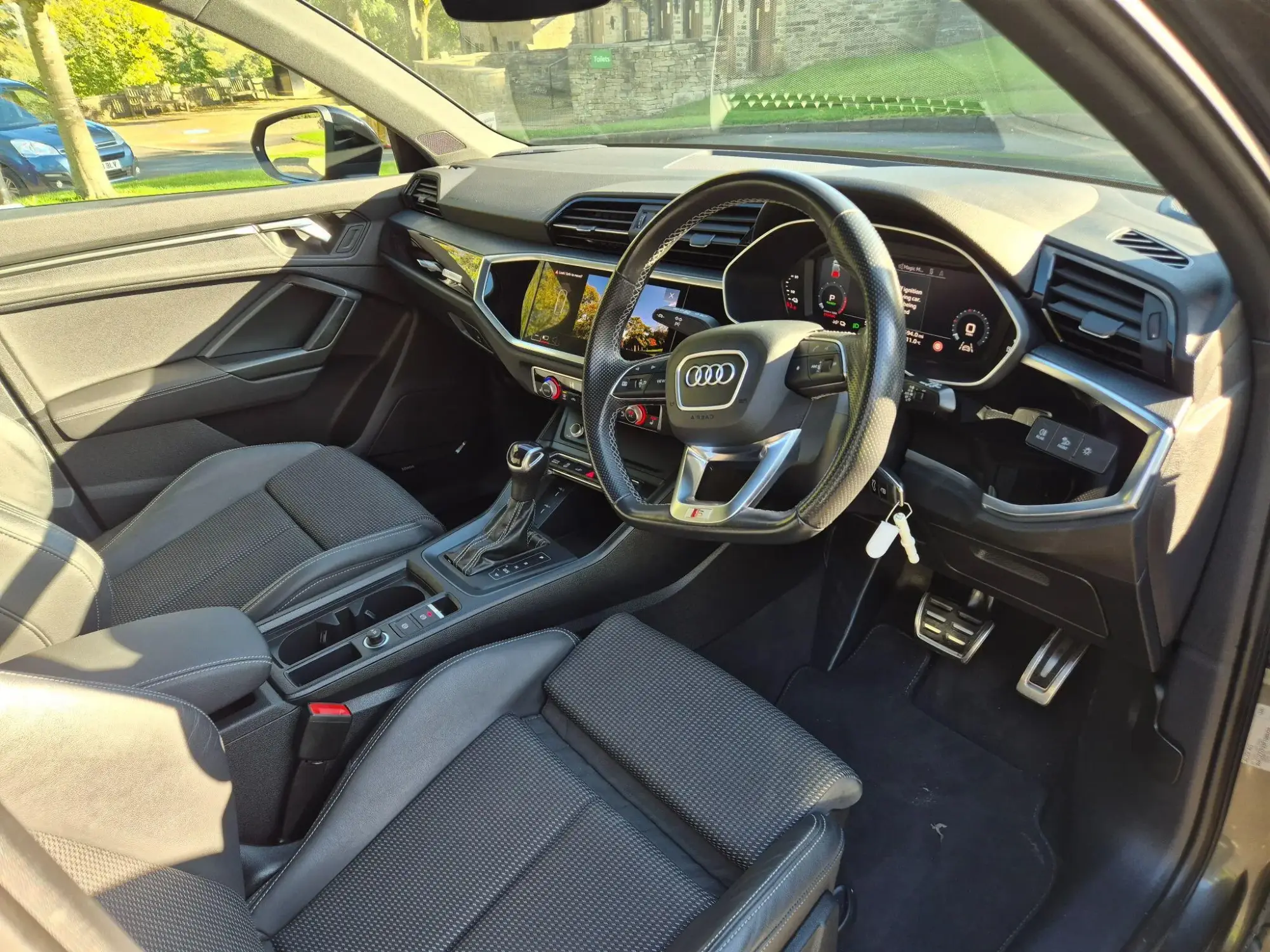 Audi Q3 Image 12