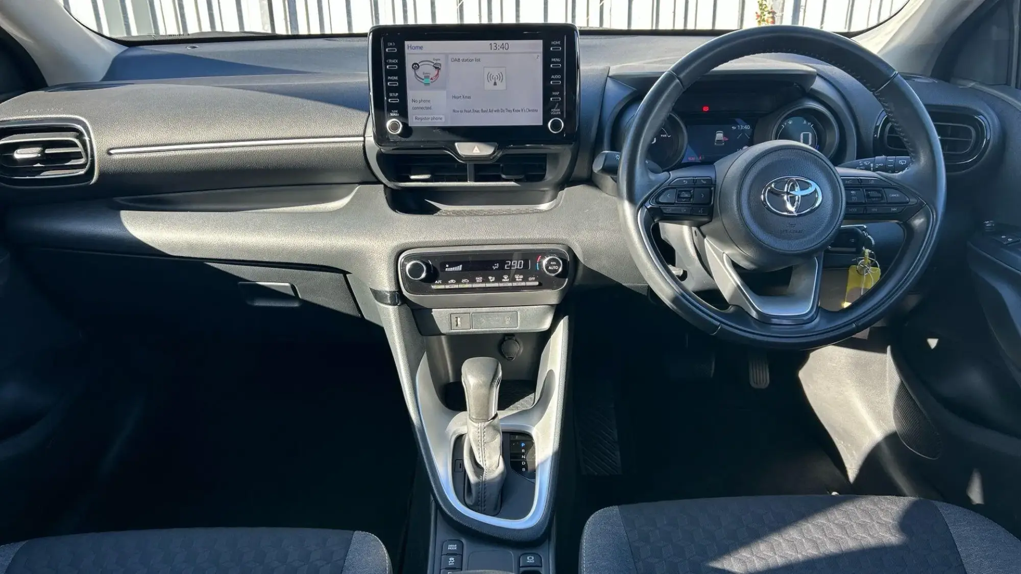 Toyota Yaris Hybrid Image 9