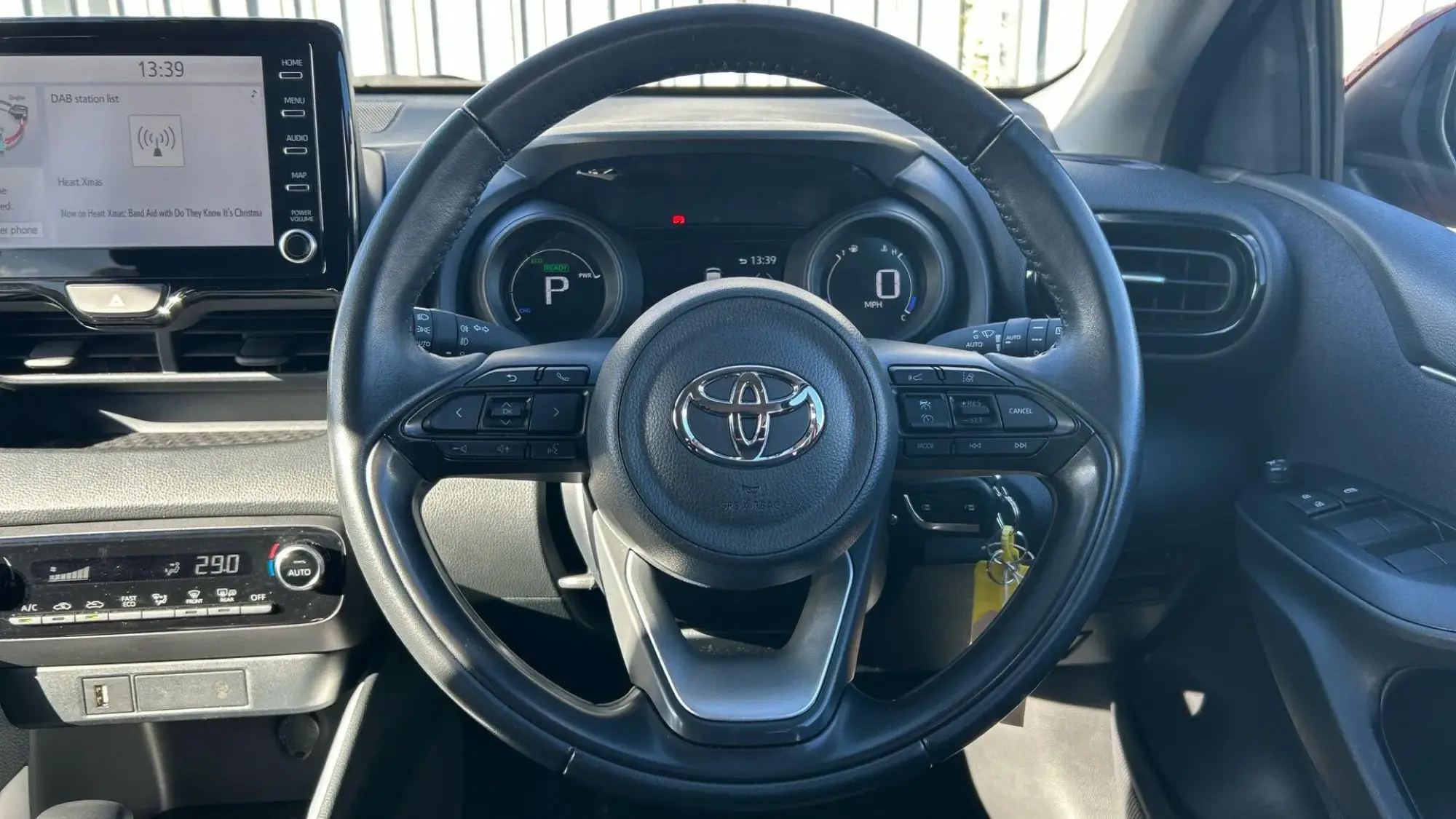 Toyota Yaris Hybrid Image 11