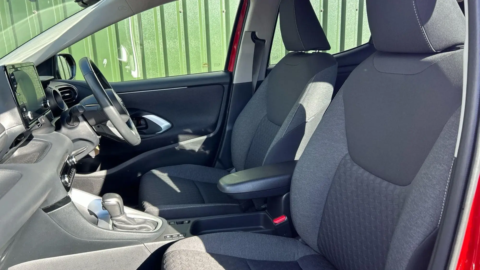 Toyota Yaris Hybrid Image 12