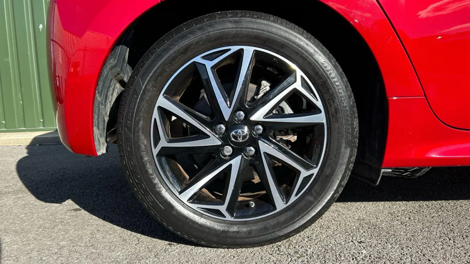 Toyota Yaris Hybrid Image 17