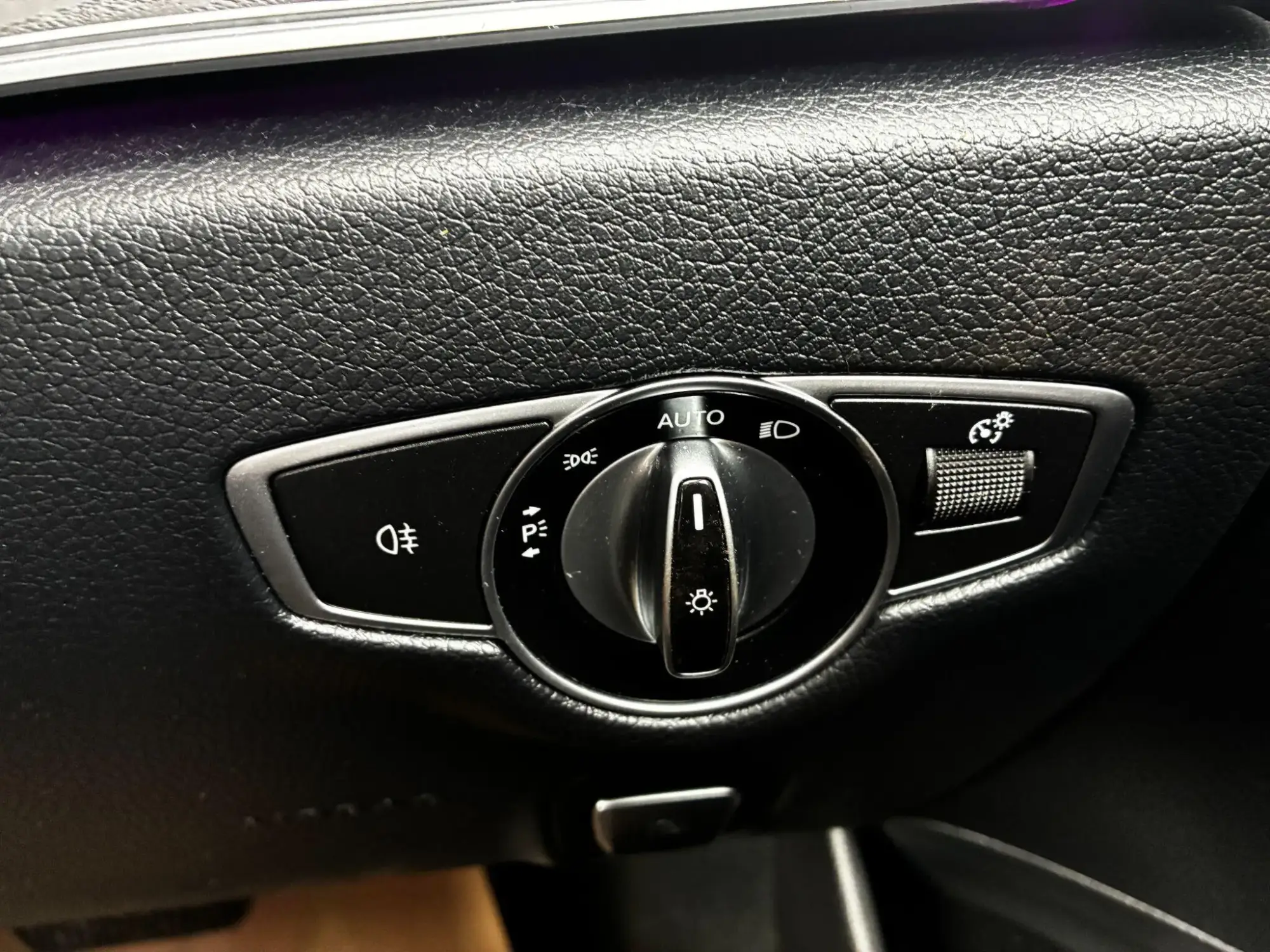 Mercedes-Benz E-Class Image 16