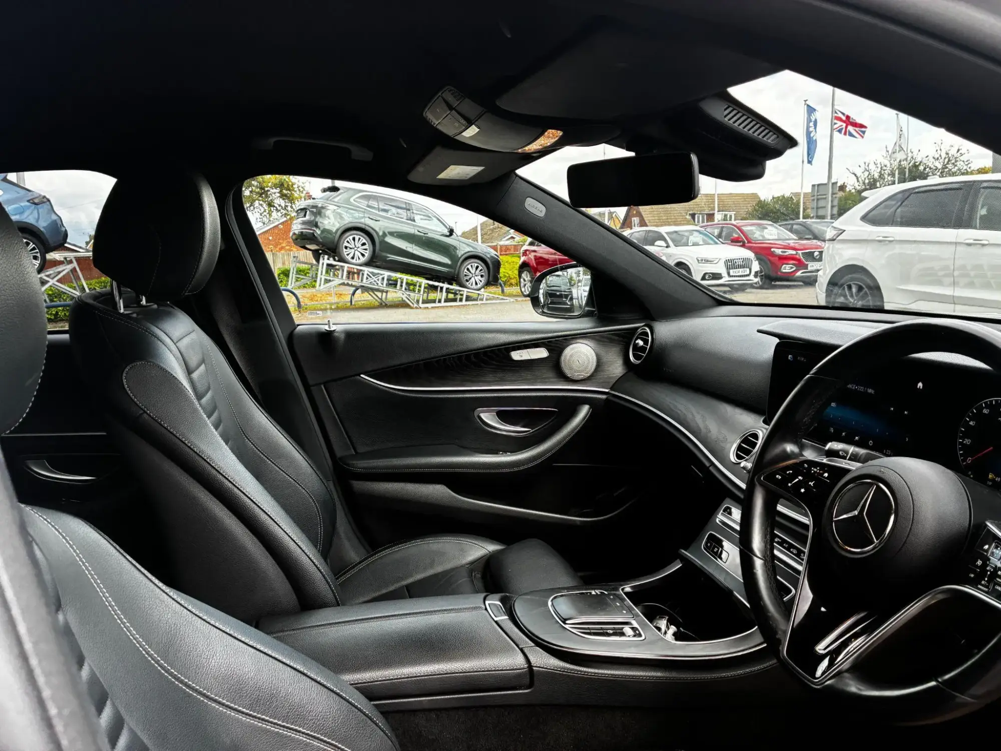 Mercedes-Benz E-Class Image 24