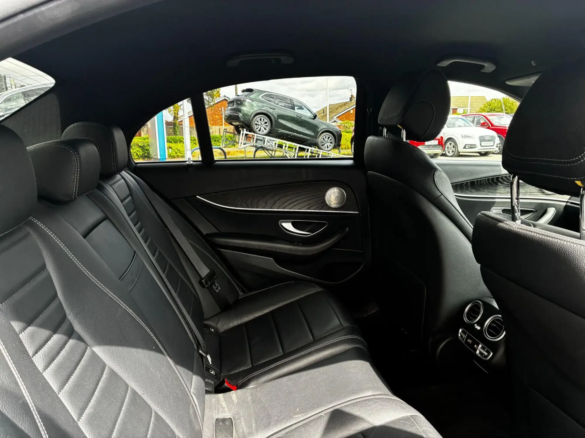 Mercedes-Benz E-Class Image 26
