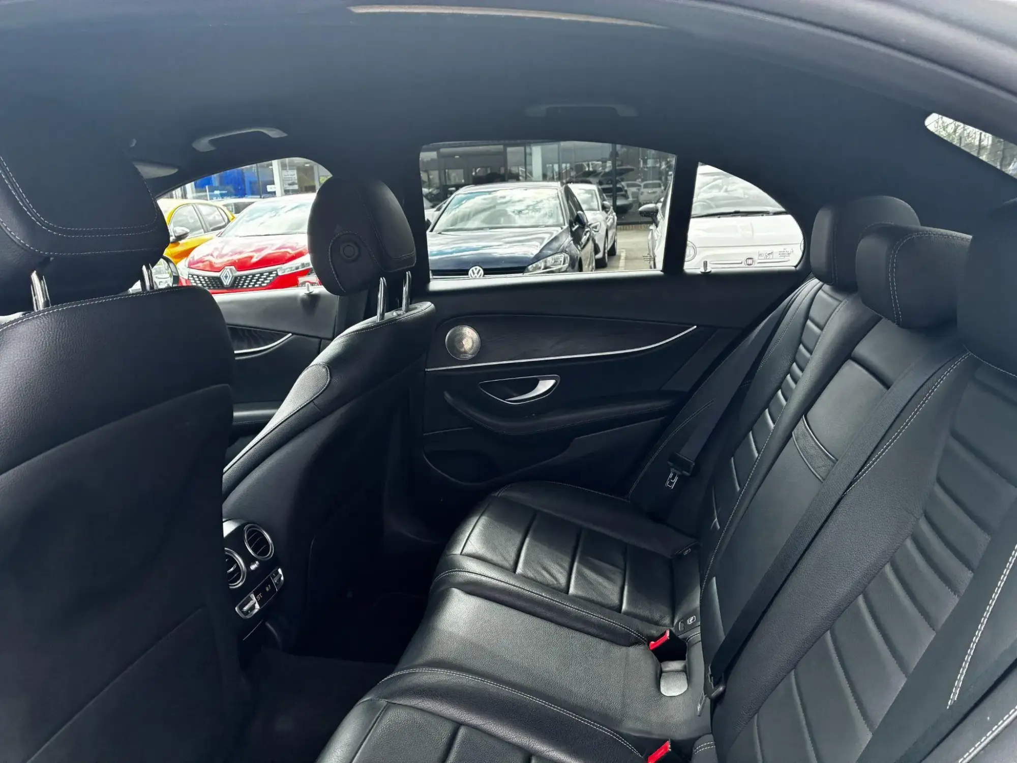 Mercedes-Benz E-Class Image 27