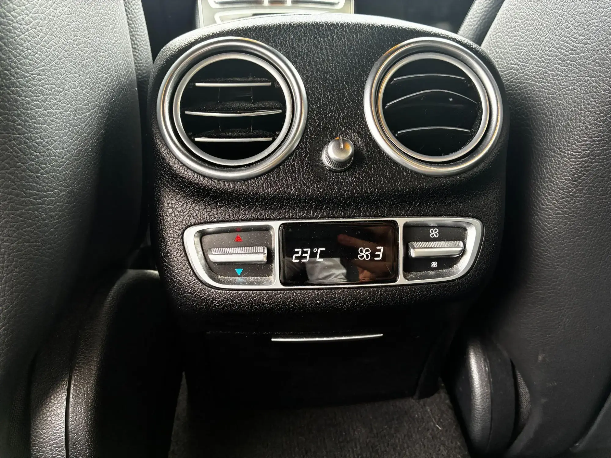 Mercedes-Benz E-Class Image 29