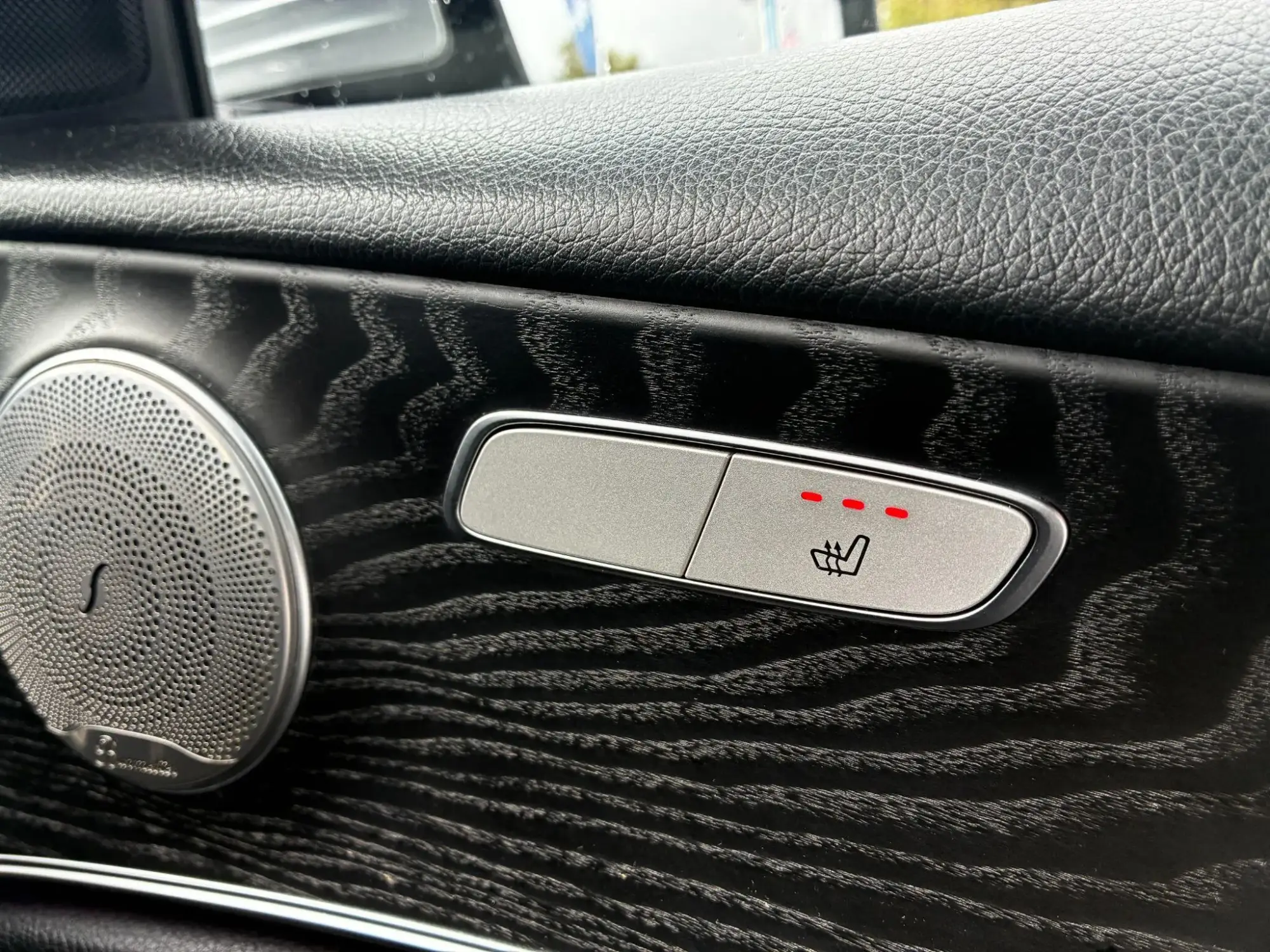 Mercedes-Benz E-Class Image 30
