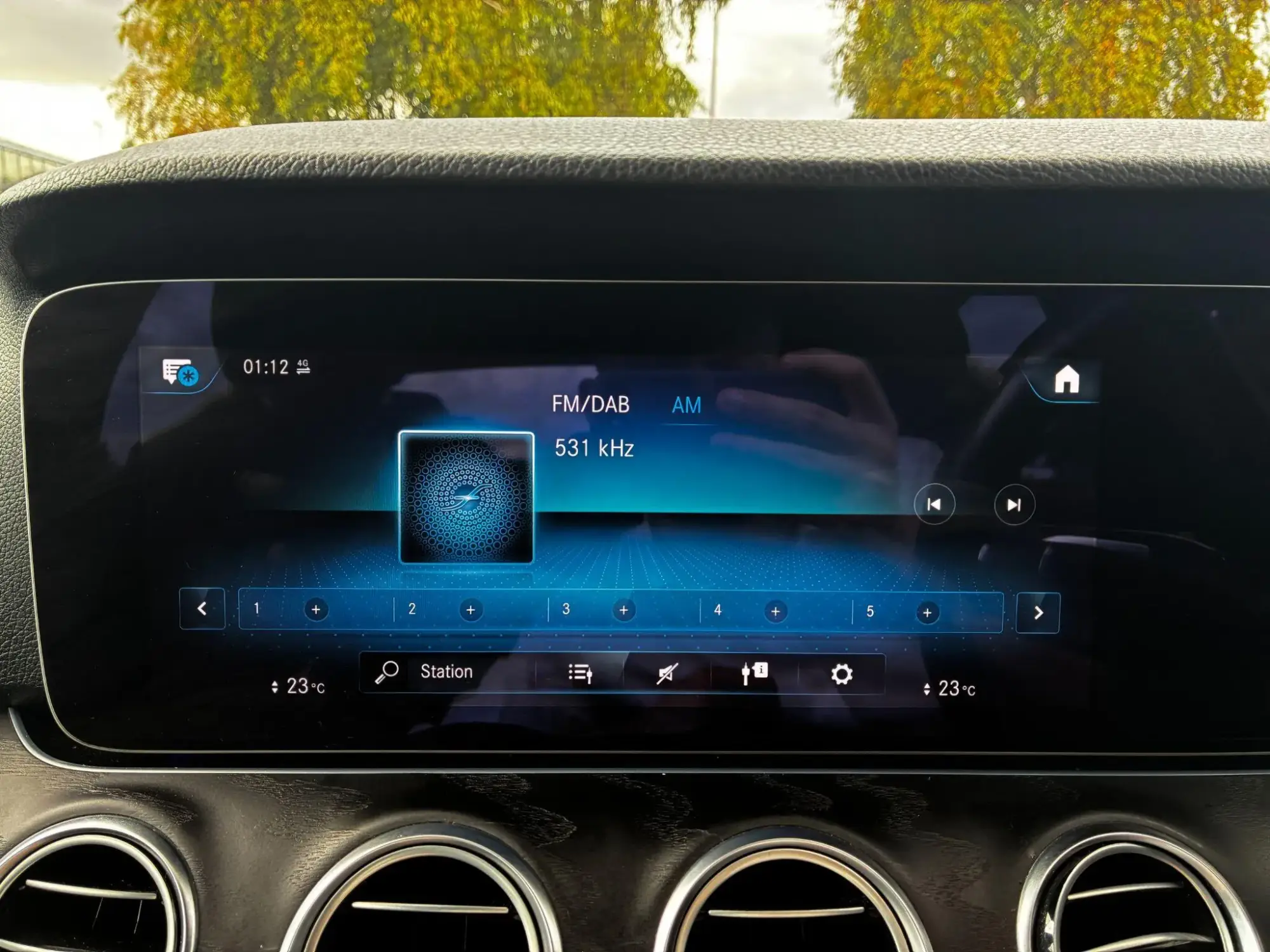 Mercedes-Benz E-Class Image 32