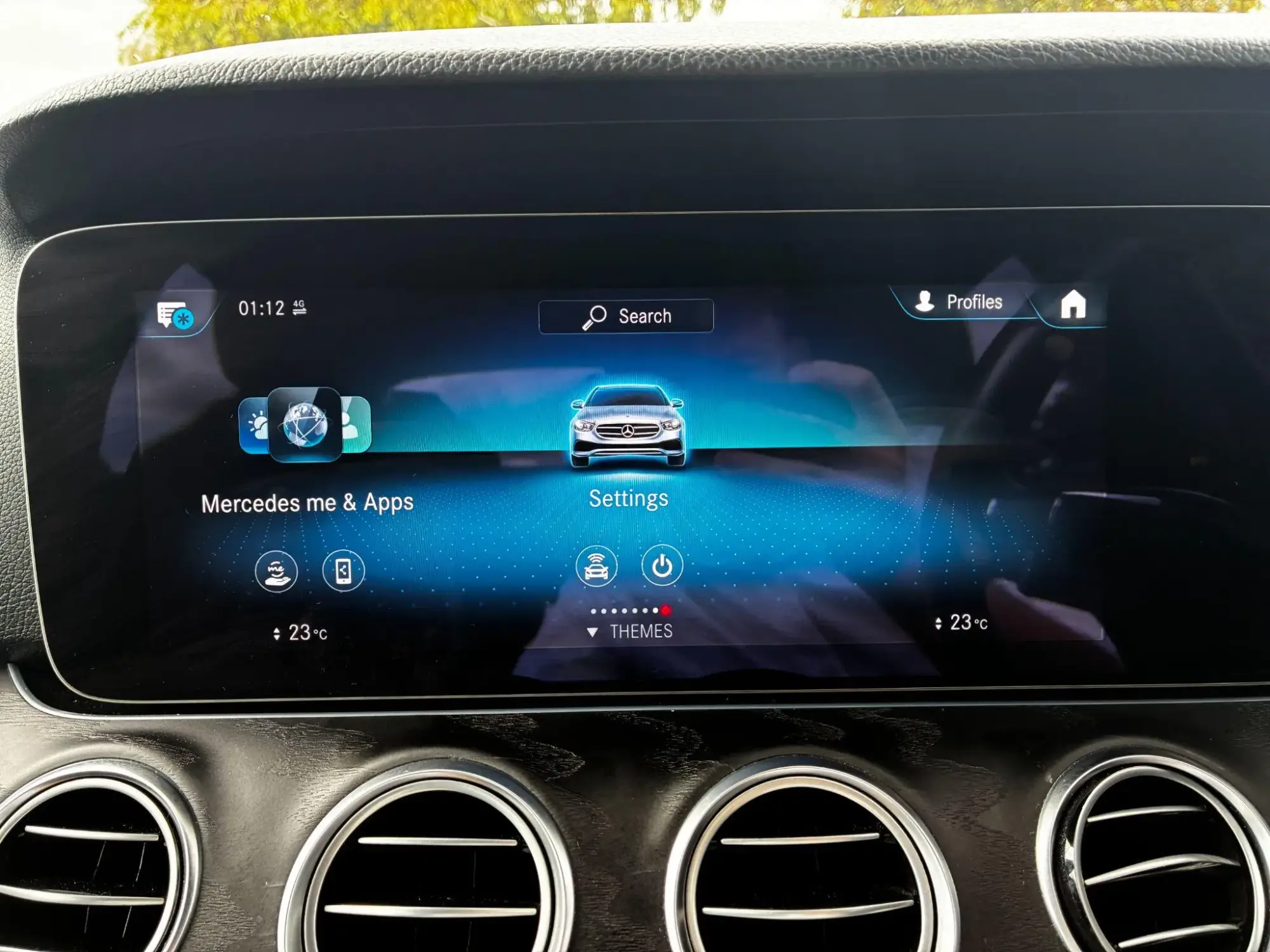 Mercedes-Benz E-Class Image 33