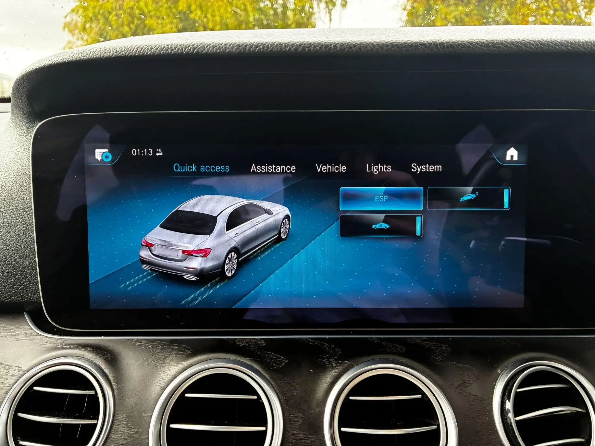 Mercedes-Benz E-Class Image 34