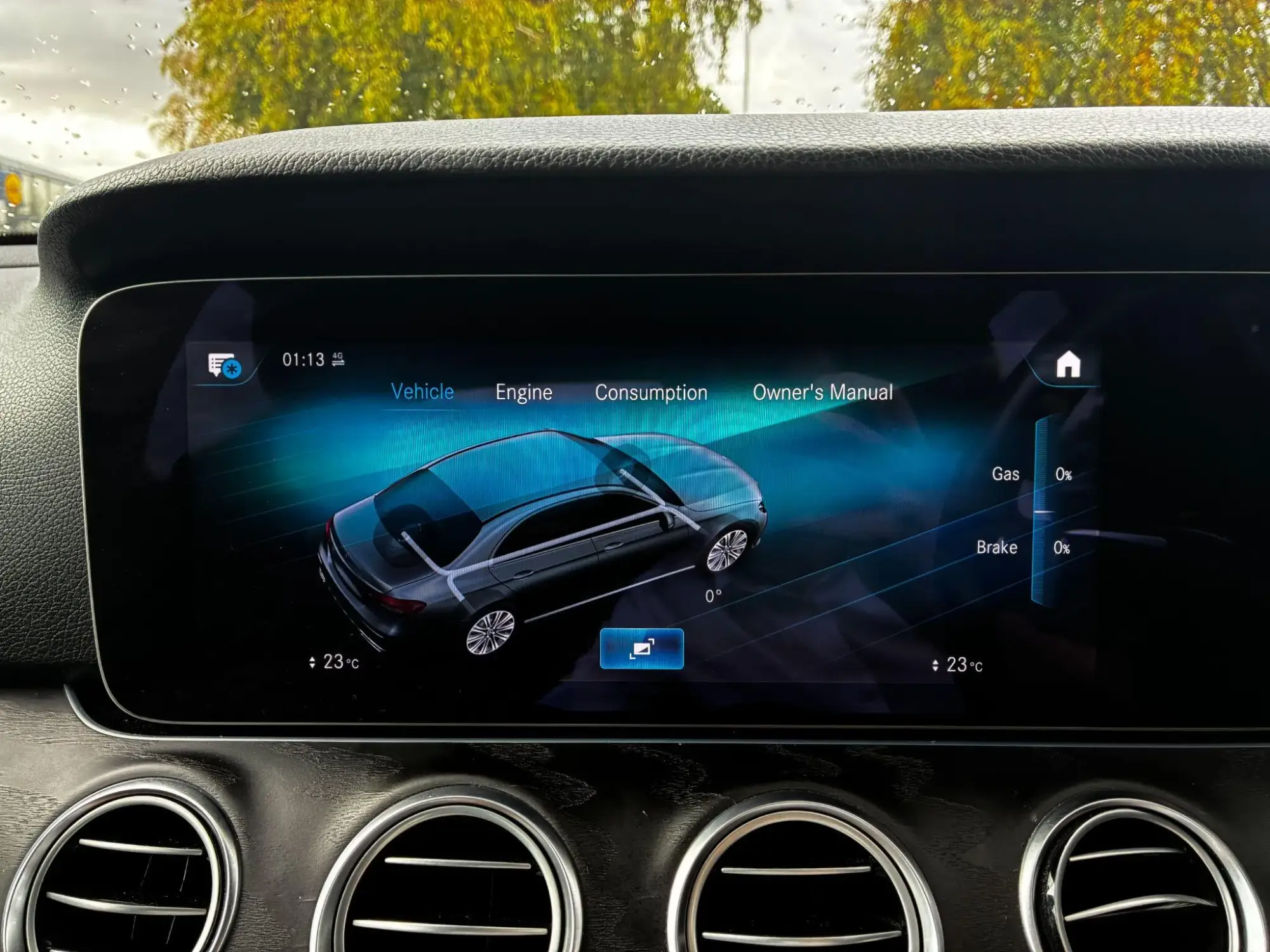 Mercedes-Benz E-Class Image 36