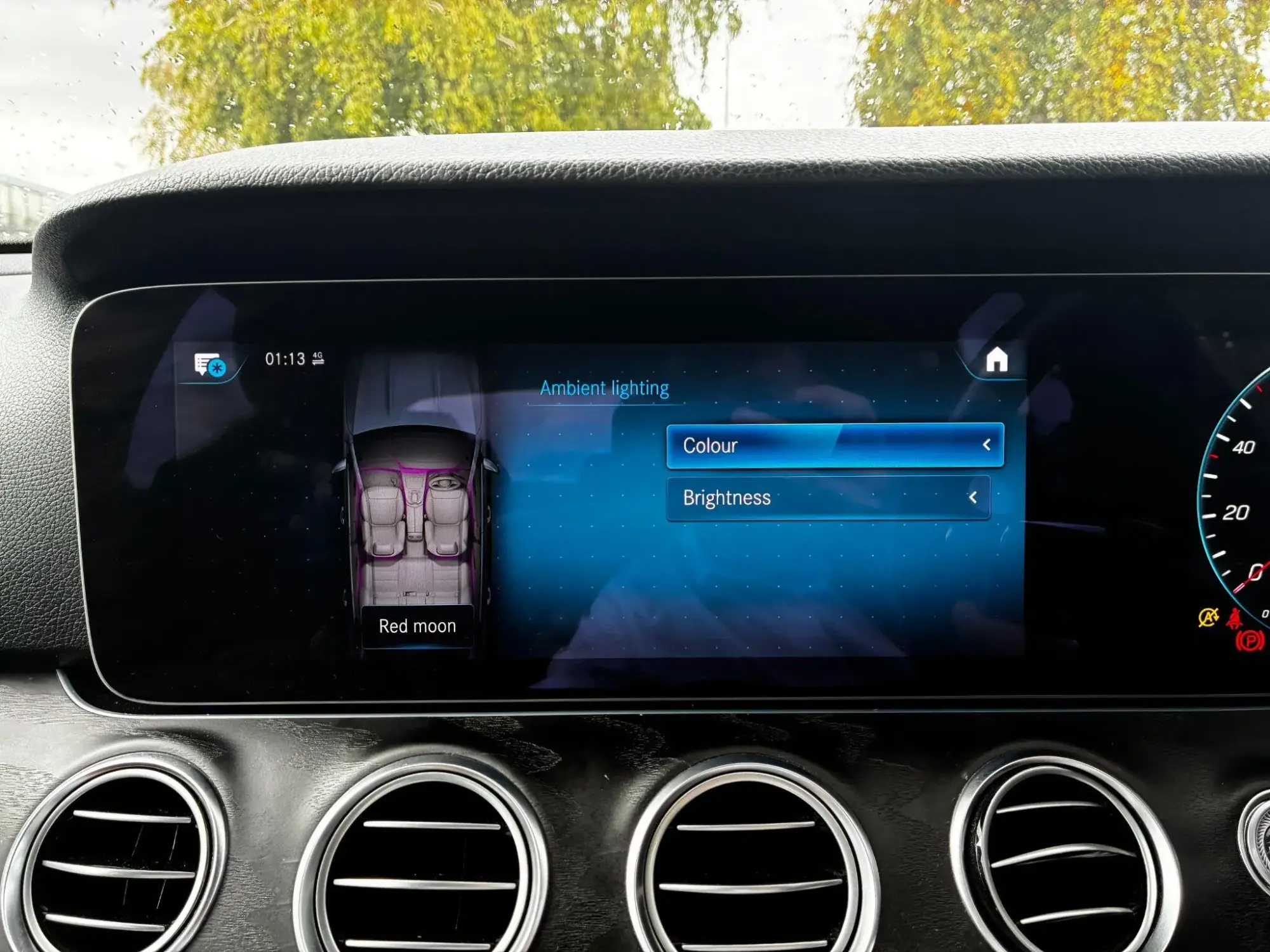 Mercedes-Benz E-Class Image 40
