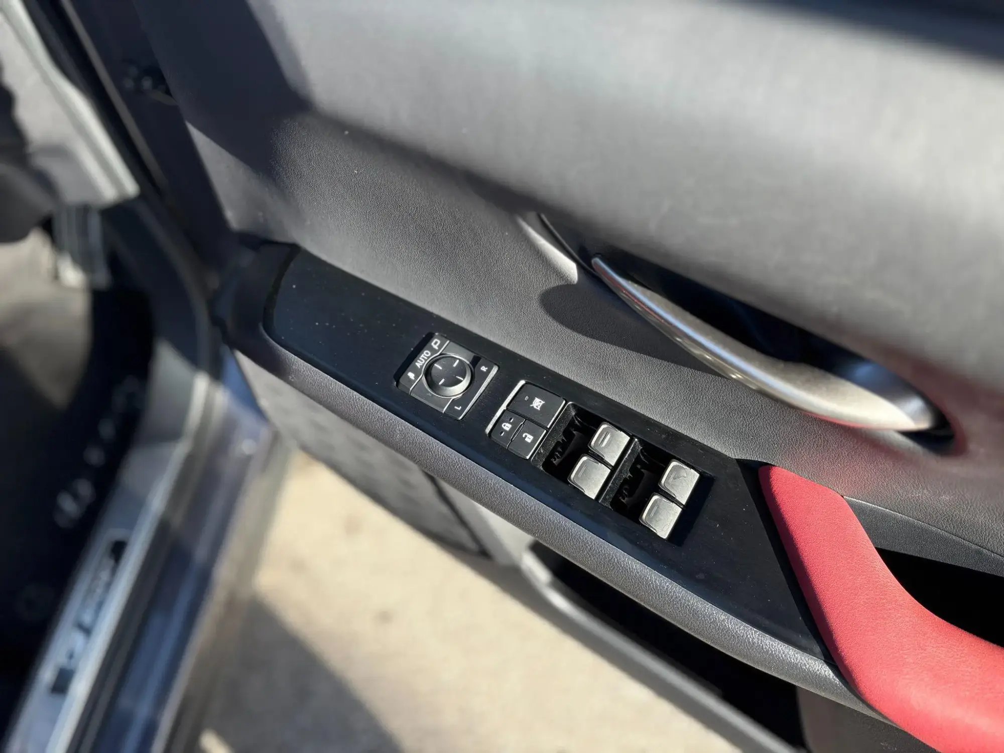 Lexus UX Self-Charging Hybrid Image 22 Lexus UX Self-Charging Hybrid Image 22