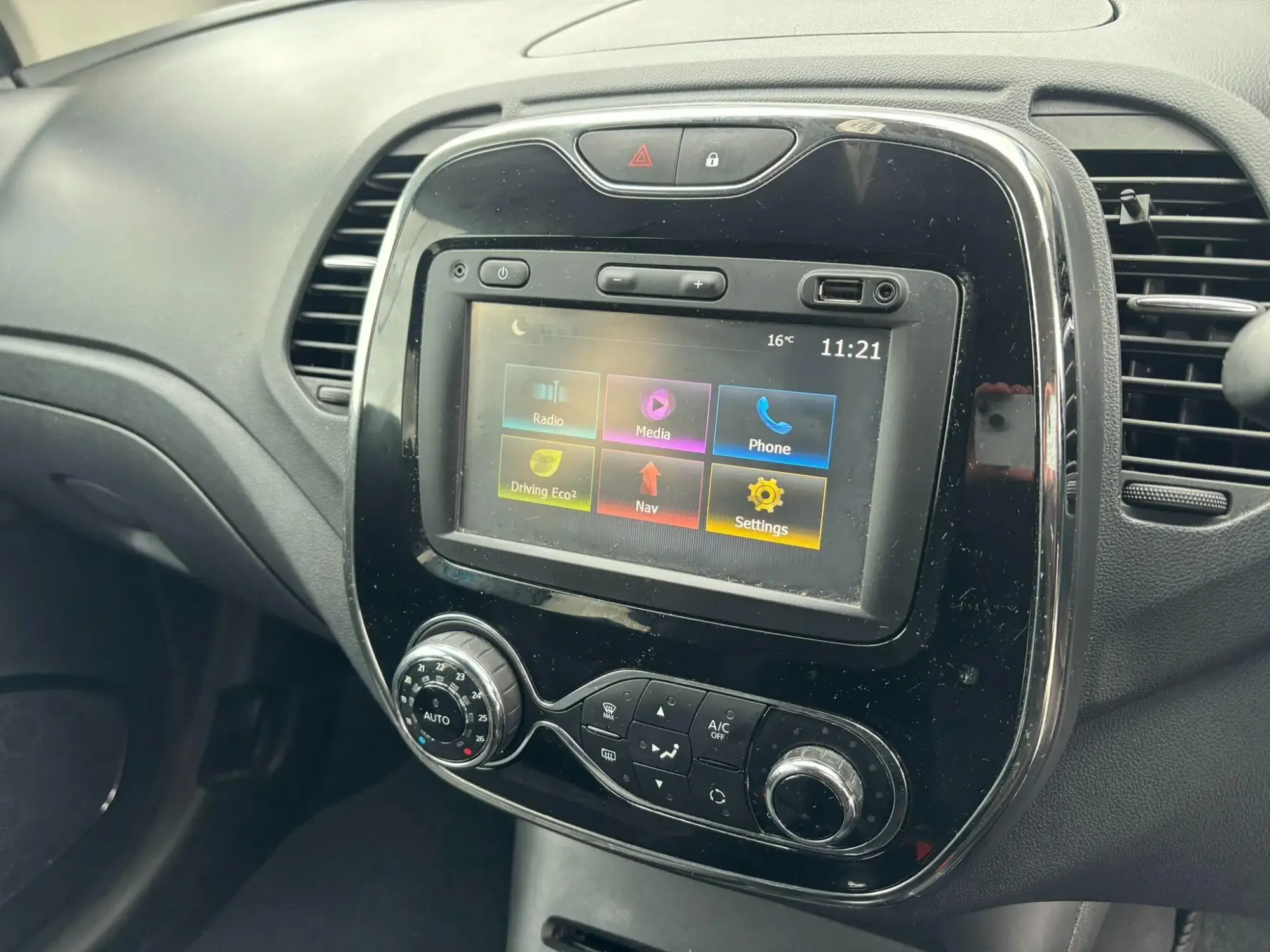Renault Captur Image 15 Renault Captur Image 15