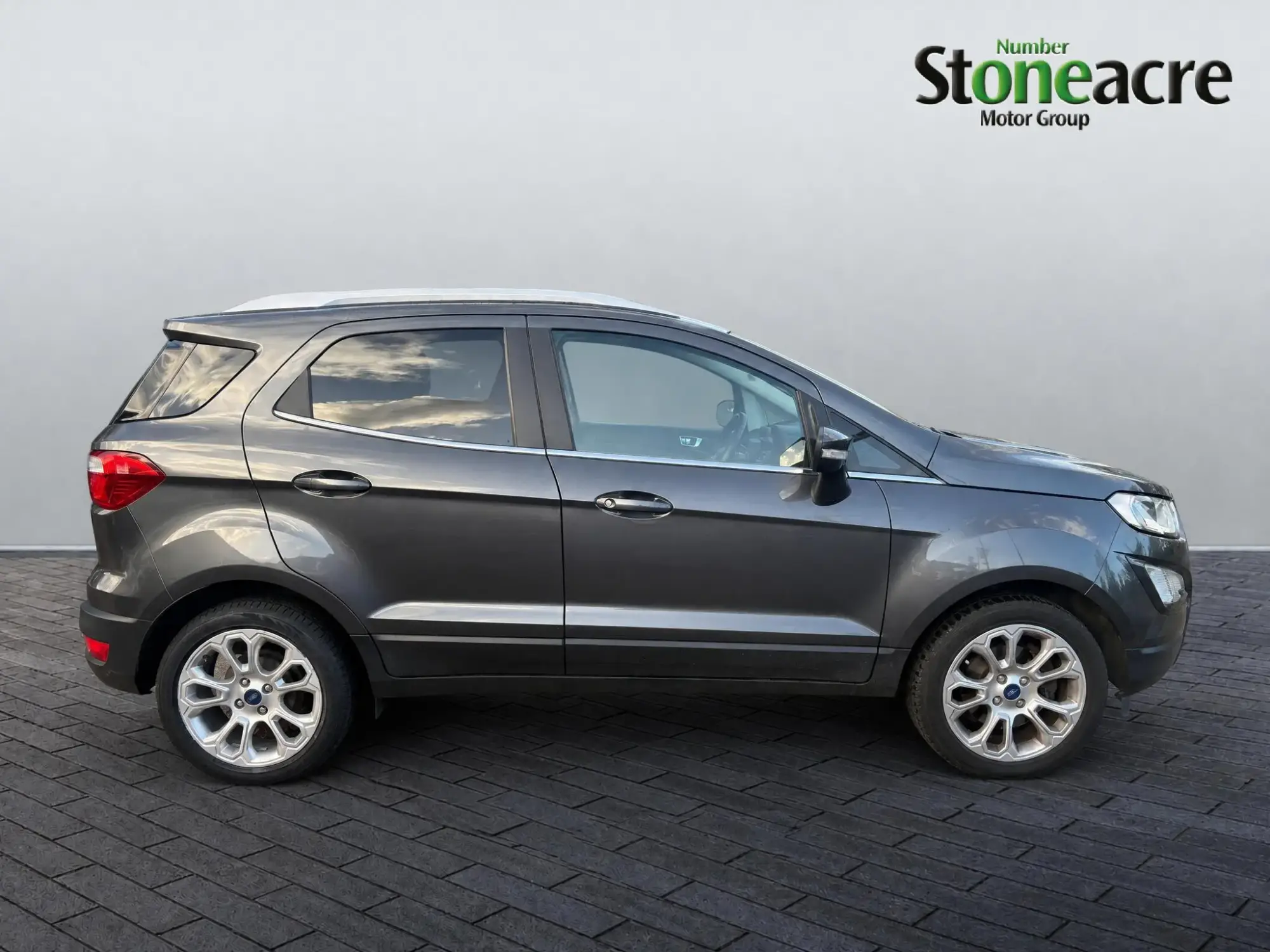 Ford EcoSport 1.0 EcoBoost 125 Titanium 5dr YF21RCX Image 2 Ford EcoSport 1.0 EcoBoost 125 Titanium 5dr YF21RCX Image 2