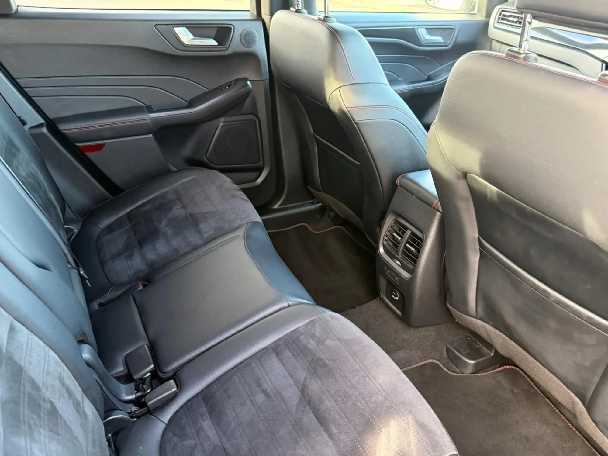 Ford Kuga Plug-In Hybrid Image 11 Ford Kuga Plug-In Hybrid Image 11