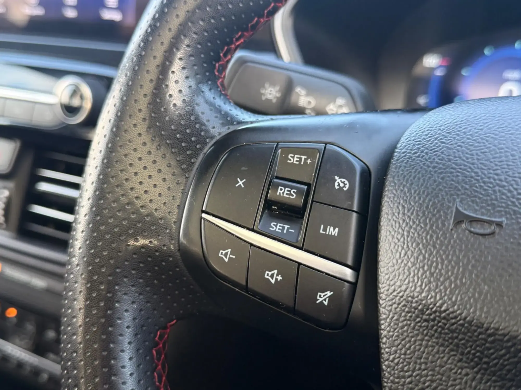 Ford Kuga Plug-In Hybrid Image 14 Ford Kuga Plug-In Hybrid Image 14