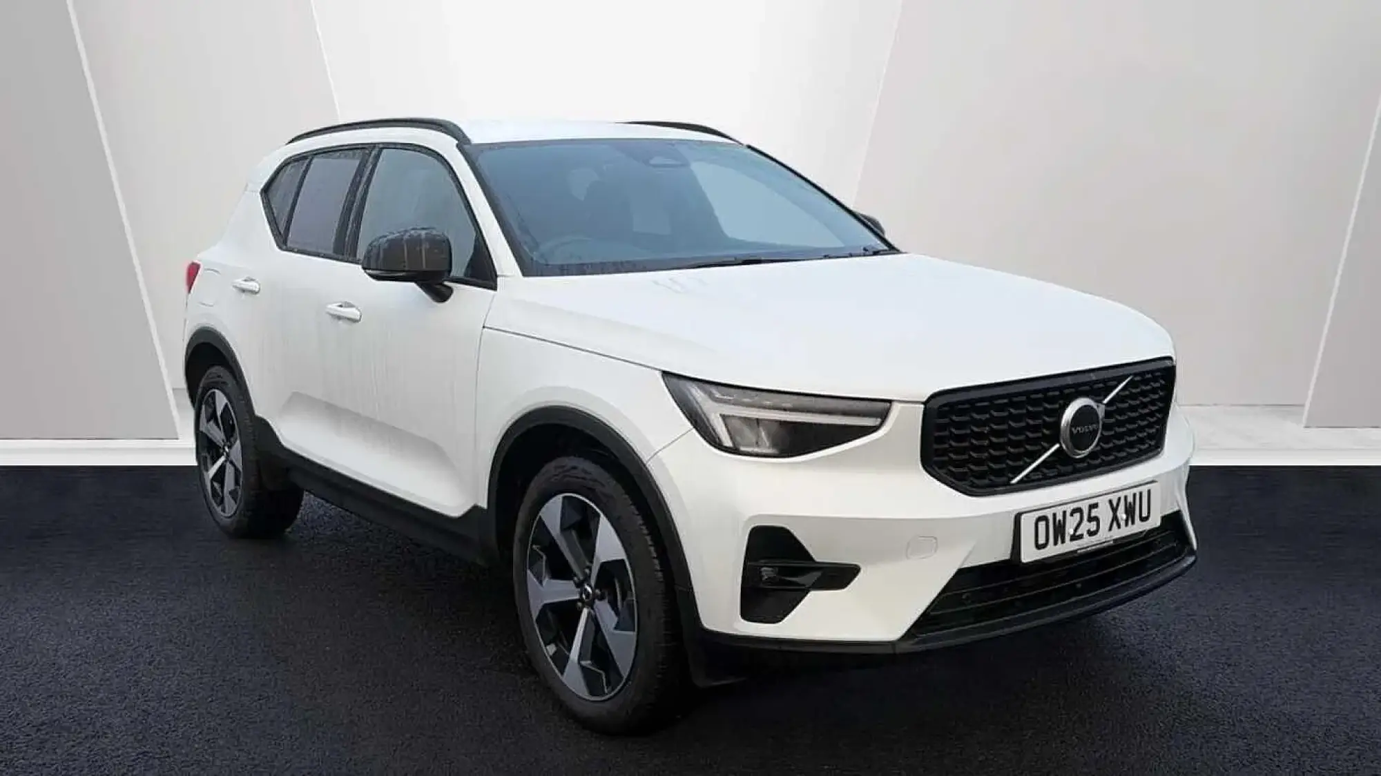 Volvo XC40 2.0 B3P Plus Dark 5dr Auto OW25XWU Image 1 Volvo XC40 2.0 B3P Plus Dark 5dr Auto OW25XWU Image 1