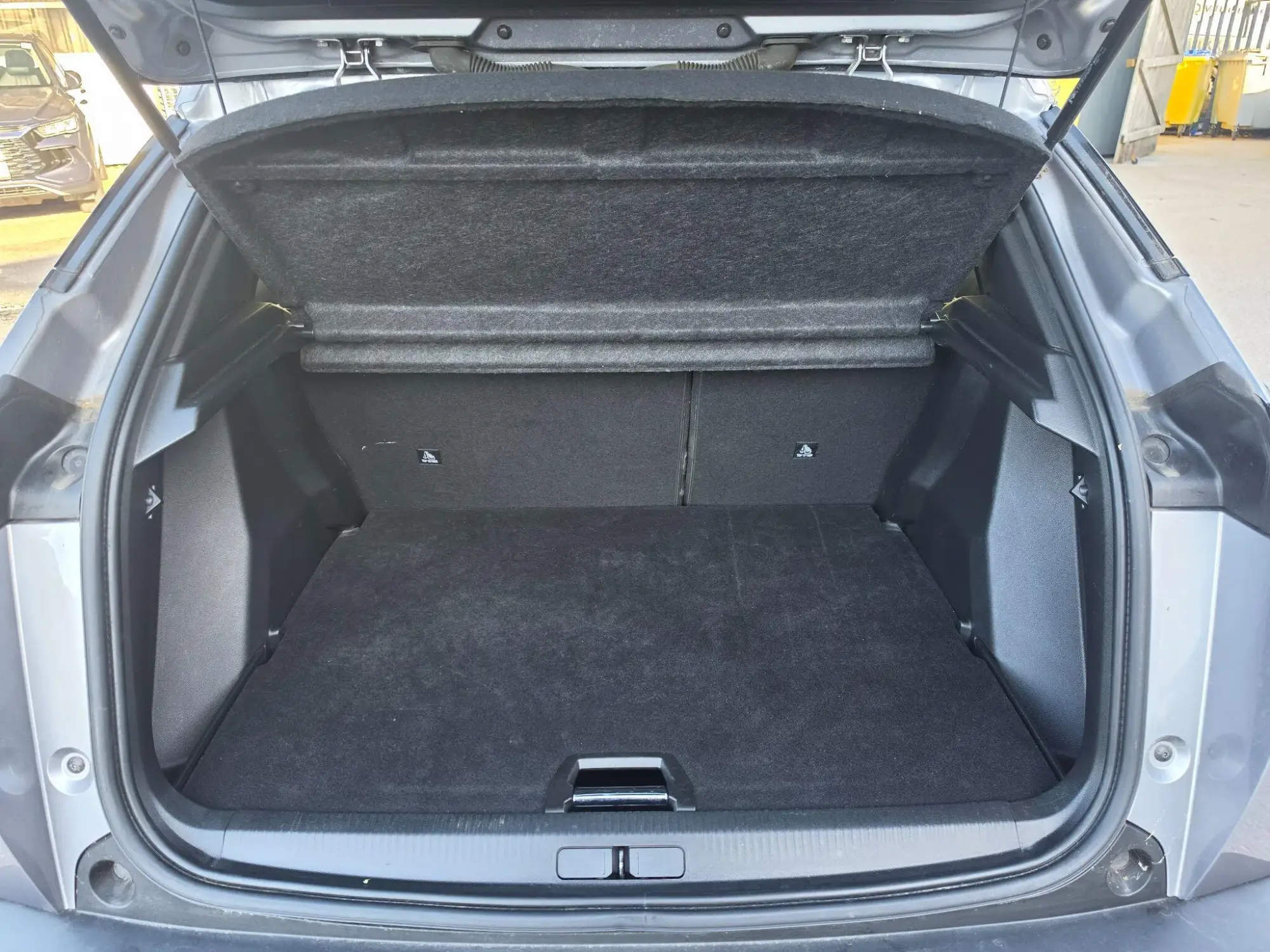 Peugeot E-2008 Image 10