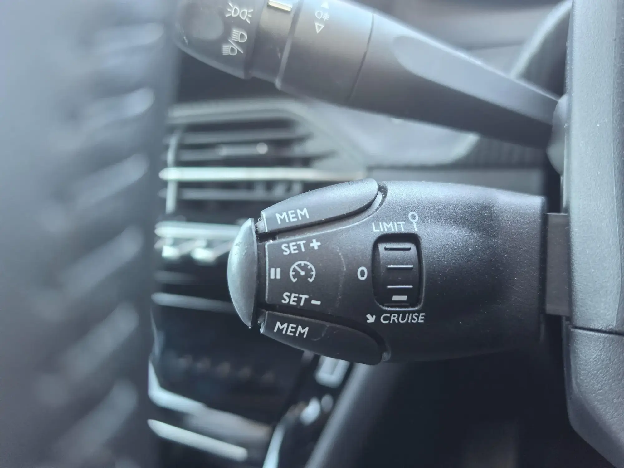 Peugeot E-2008 Image 17