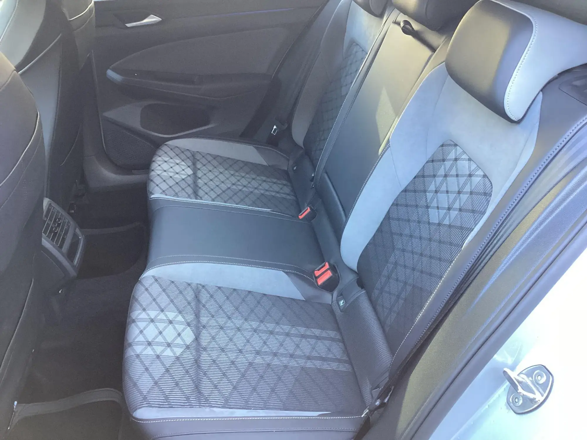 Volkswagen Golf Image 11