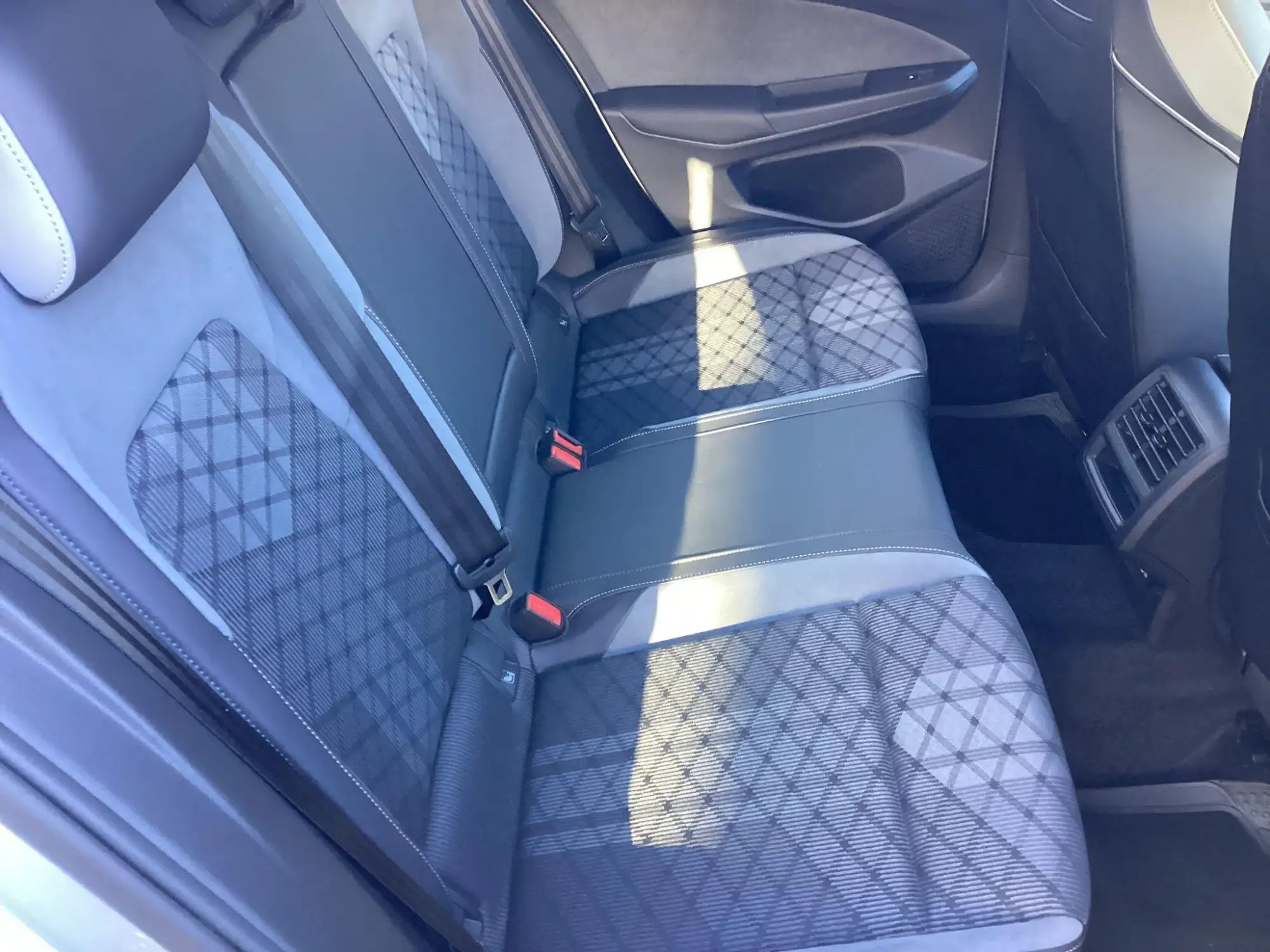 Volkswagen Golf Image 12