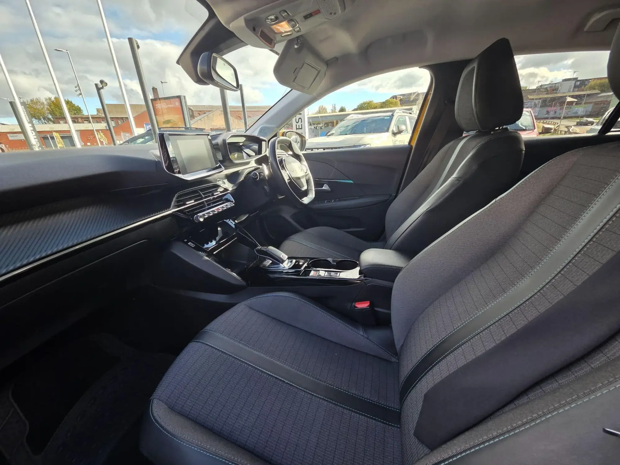 Peugeot 208 Image 17 Peugeot 208 Image 17