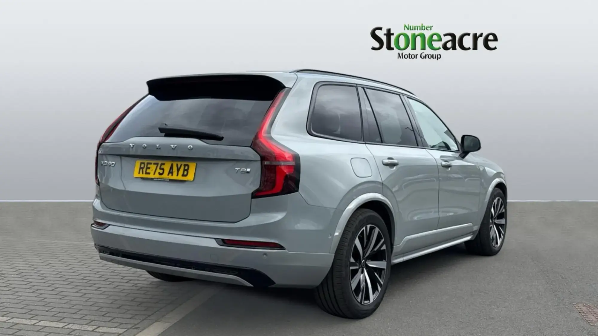 Volvo XC90 Plug-In Hybrid 2.0 T8 18.8kWh Plus Auto 4WD Euro 6 (s/s) 5dr RE75AYB Image 2 Volvo XC90 Plug-In Hybrid 2.0 T8 18.8kWh Plus Auto 4WD Euro 6 (s/s) 5dr RE75AYB Image 2