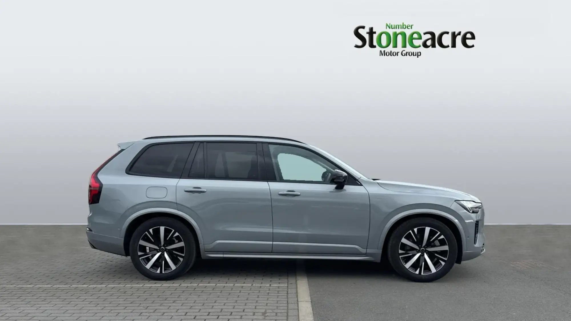 Volvo XC90 Plug-In Hybrid 2.0 T8 18.8kWh Plus Auto 4WD Euro 6 (s/s) 5dr RE75AYB Image 3 Volvo XC90 Plug-In Hybrid 2.0 T8 18.8kWh Plus Auto 4WD Euro 6 (s/s) 5dr RE75AYB Image 3