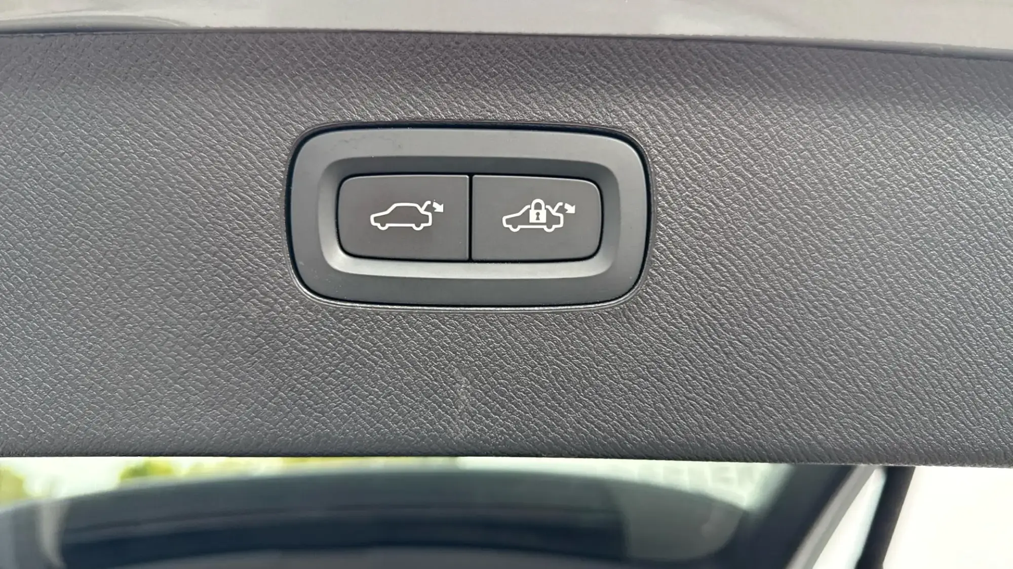 Volvo XC90 Plug-In Hybrid Image 27 Volvo XC90 Plug-In Hybrid Image 27