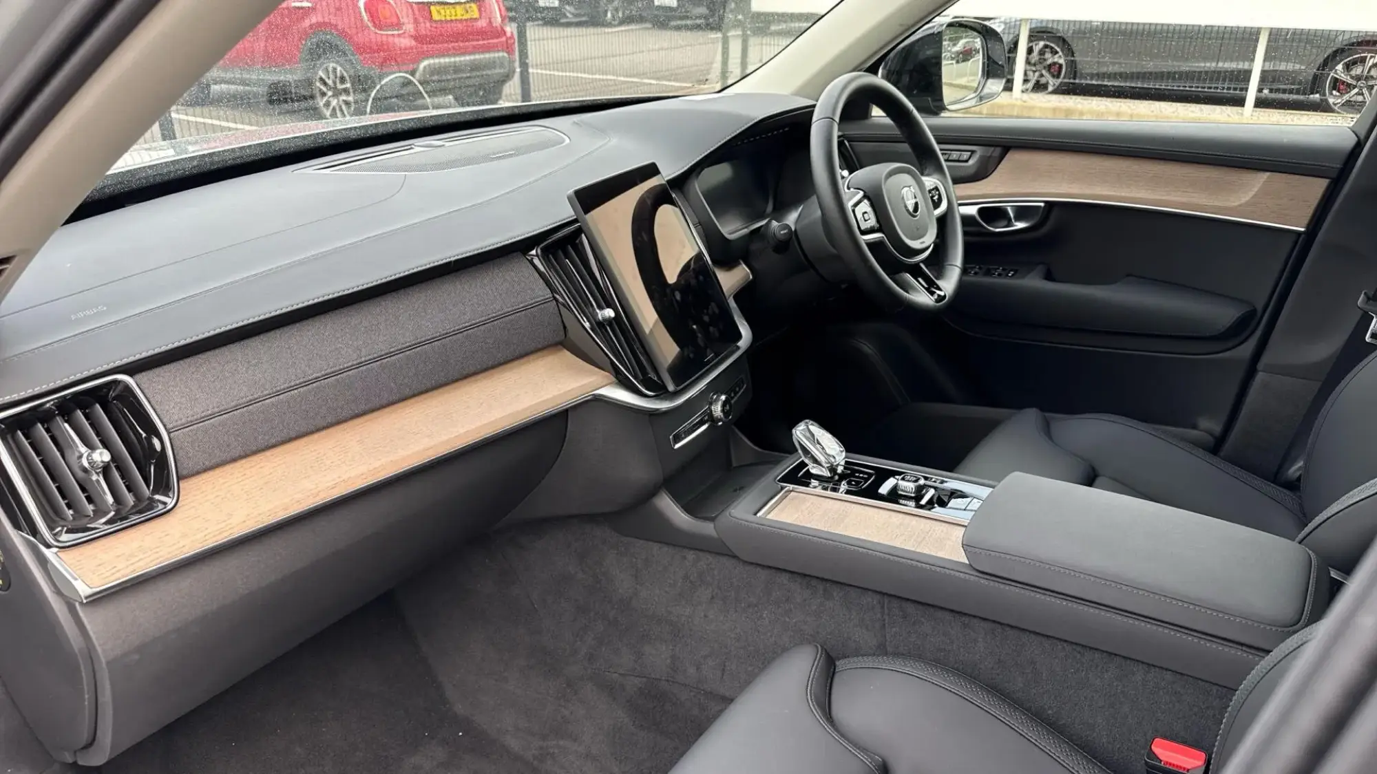 Volvo XC90 Plug-In Hybrid Image 31 Volvo XC90 Plug-In Hybrid Image 31