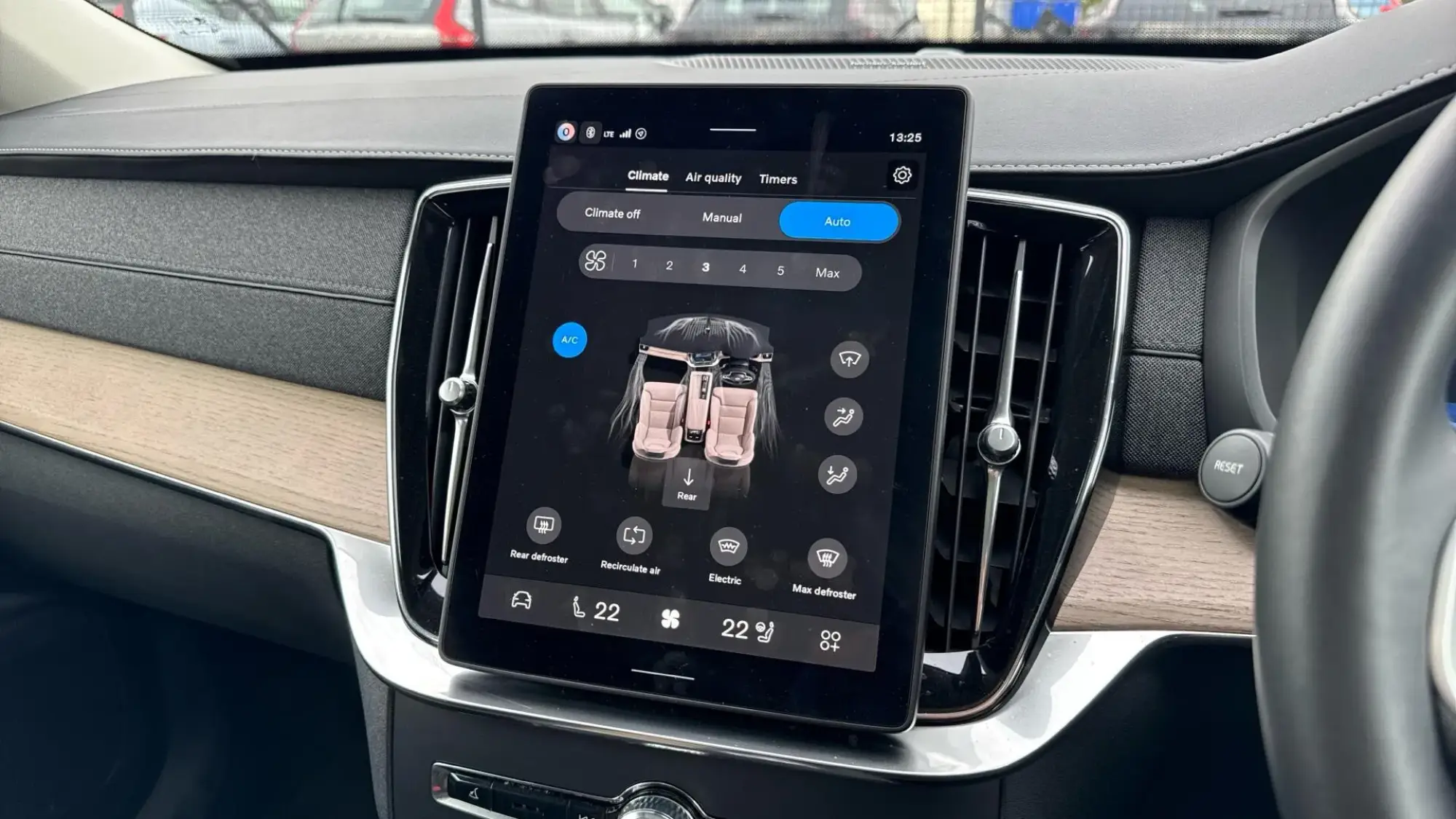 Volvo XC90 Plug-In Hybrid Image 34 Volvo XC90 Plug-In Hybrid Image 34