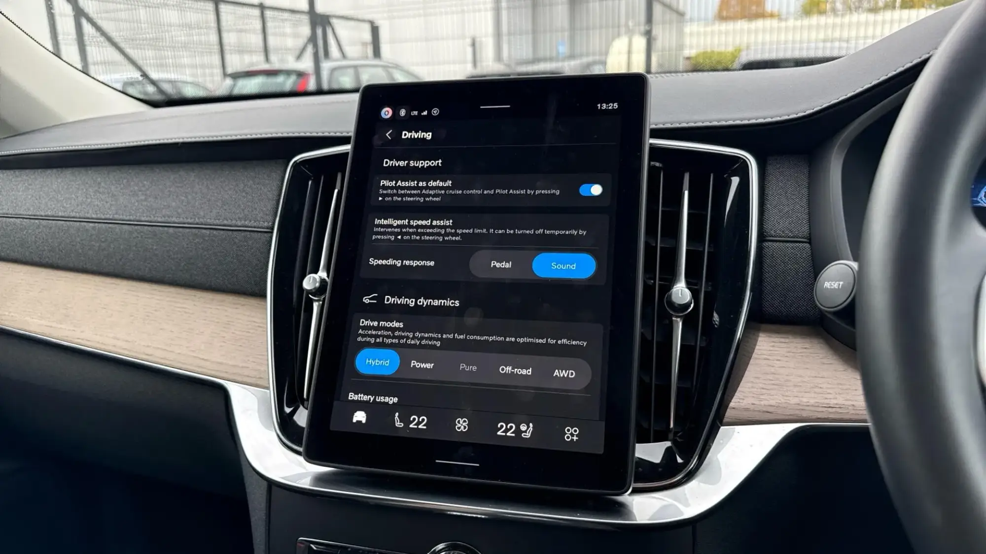 Volvo XC90 Plug-In Hybrid Image 38 Volvo XC90 Plug-In Hybrid Image 38