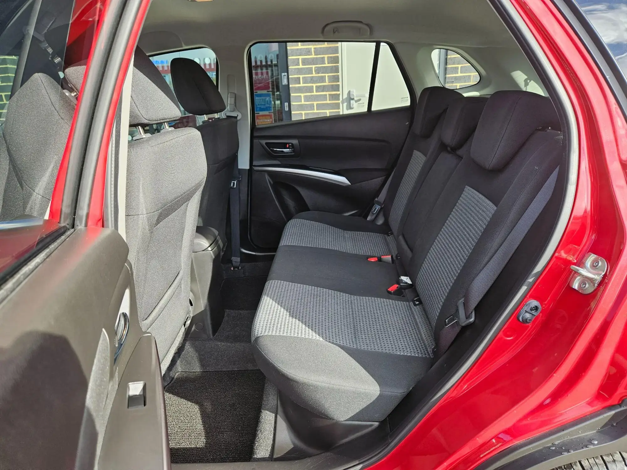 Suzuki S-Cross Hybrid Image 18