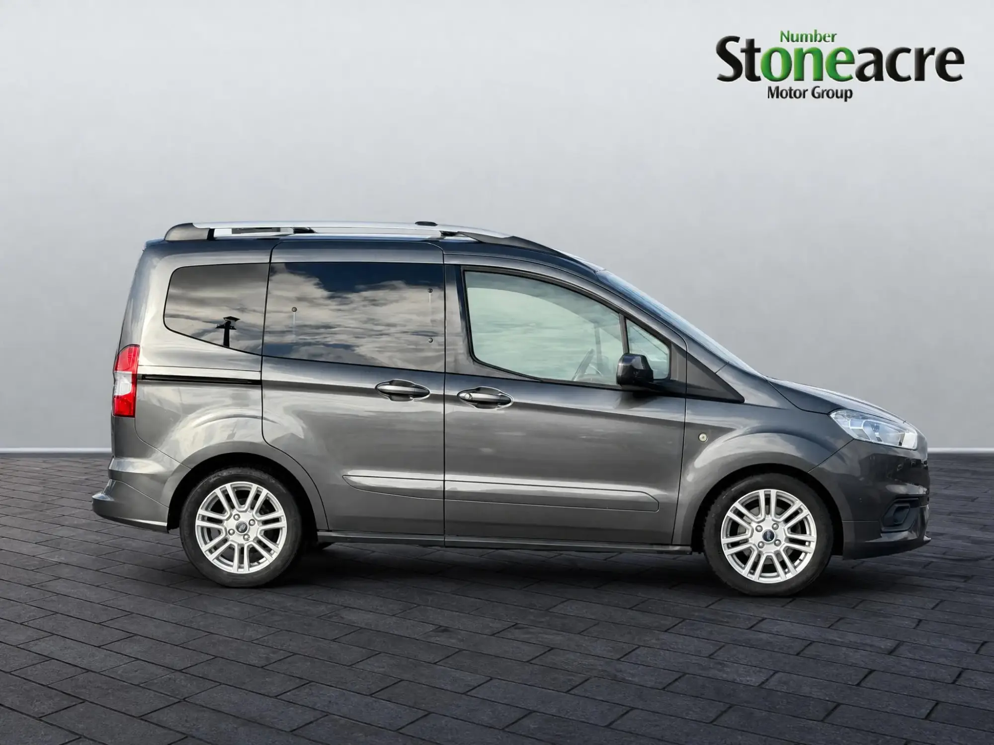 Ford Tourneo Courier 1.5 TDCi Titanium Euro 6 5dr GX20HKC Image 3