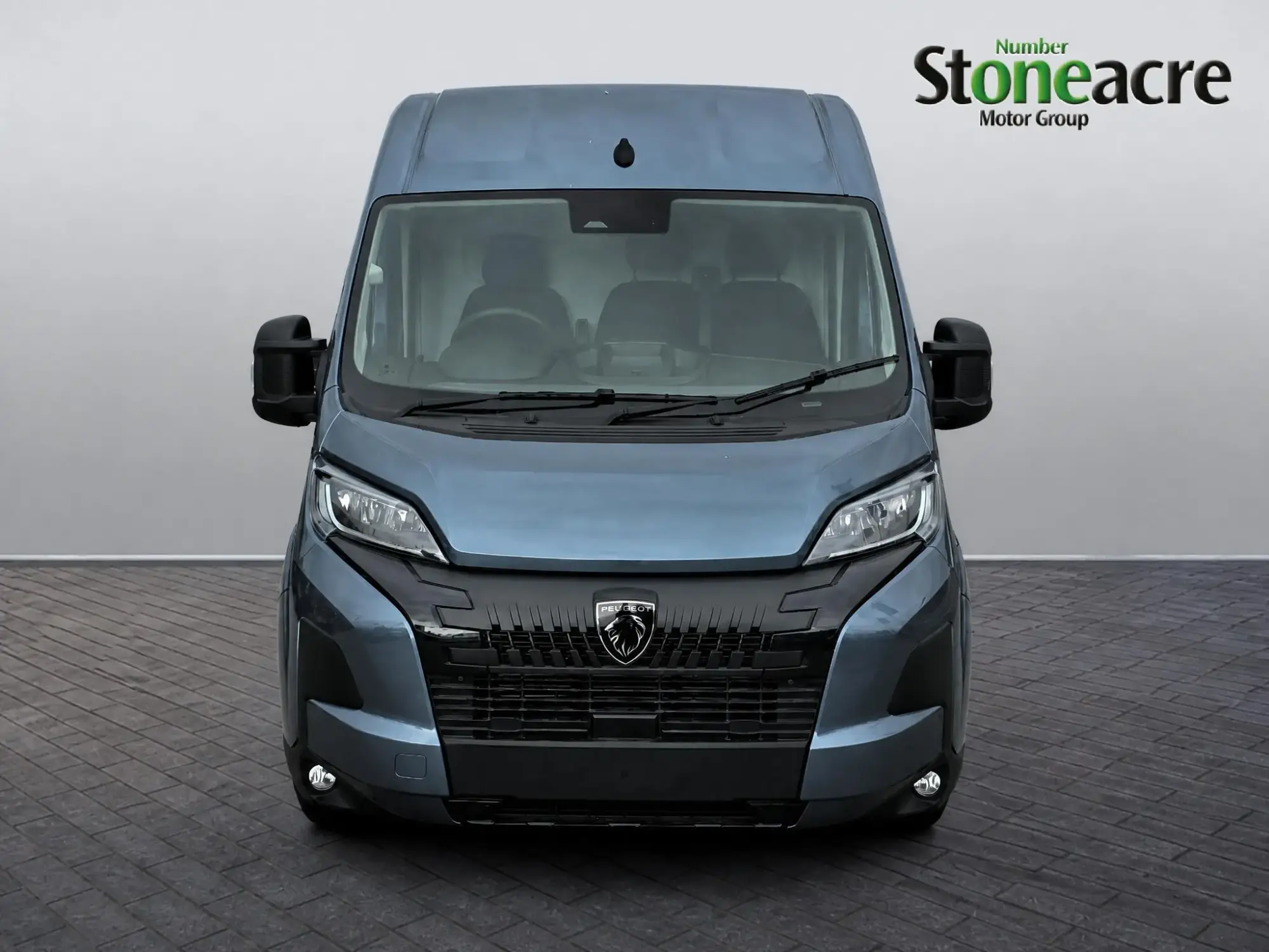 Peugeot Boxer 2.2 BlueHDi 3.5t Professional EAT8 L3 H2 Euro 6 (s/s) 5dr YE76EHG Image 2 Peugeot Boxer 2.2 BlueHDi 3.5t Professional EAT8 L3 H2 Euro 6 (s/s) 5dr YE76EHG Image 2