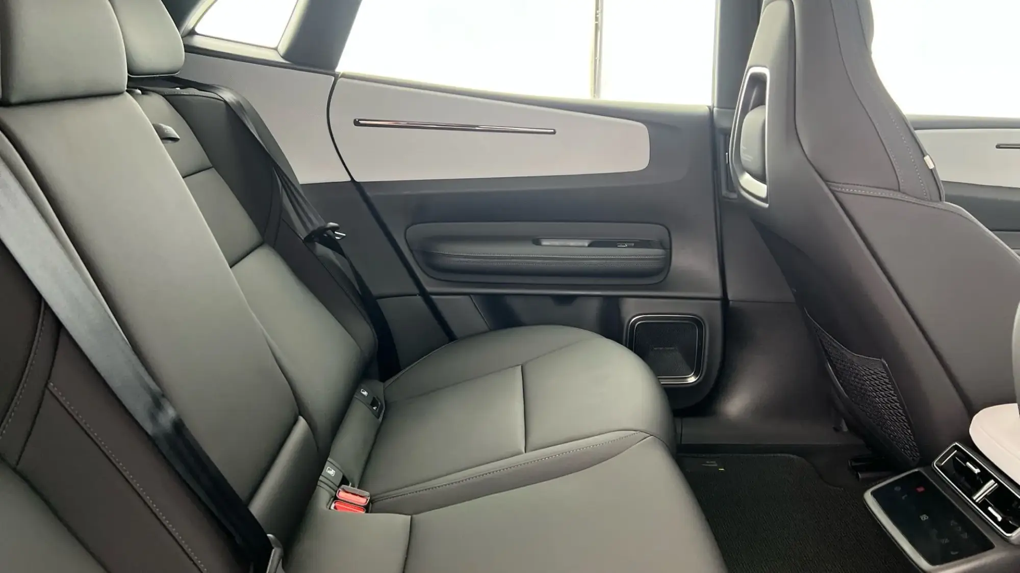 Polestar 4 SUV Image 19 Polestar 4 SUV Image 19