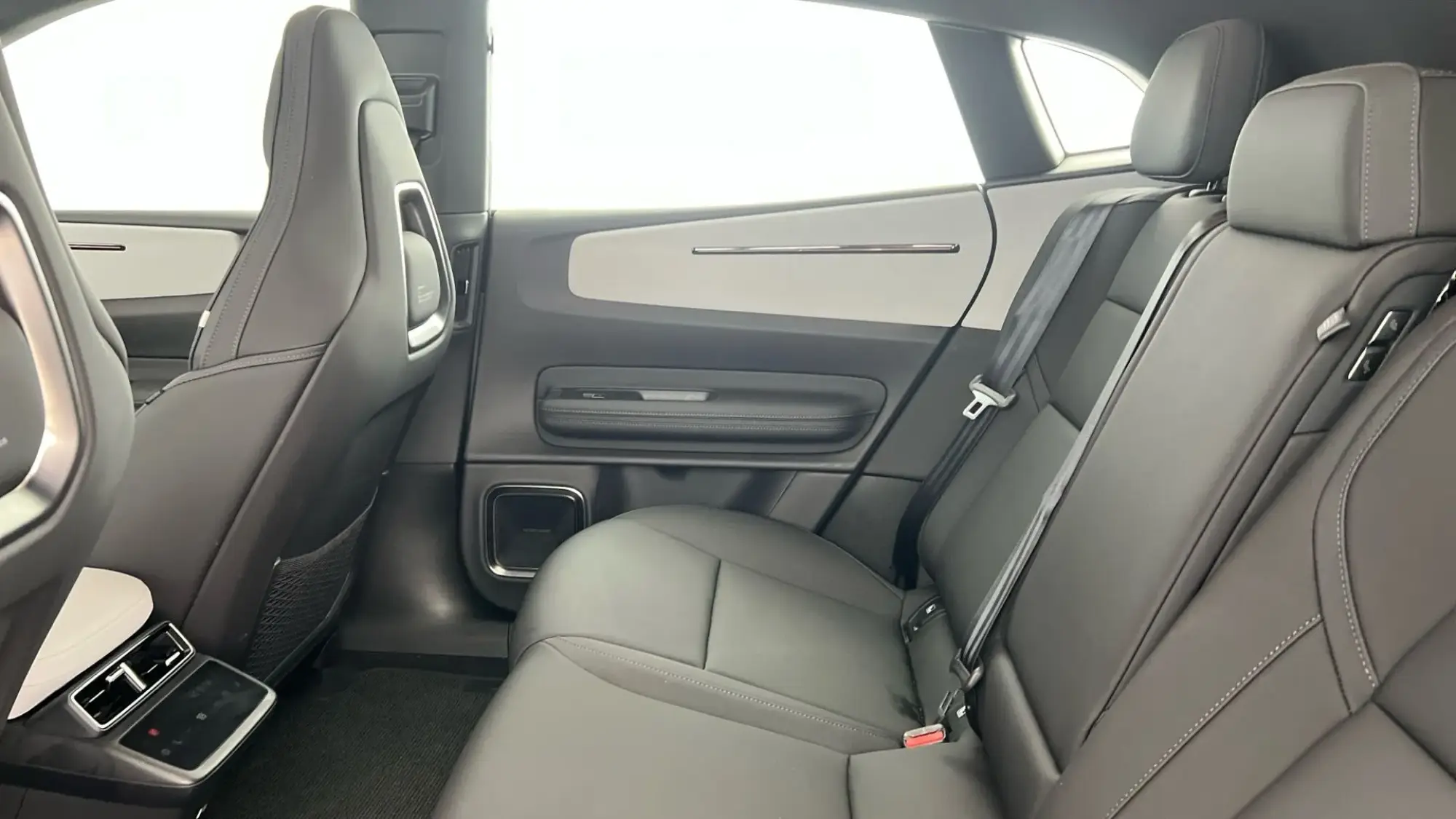 Polestar 4 SUV Image 22 Polestar 4 SUV Image 22