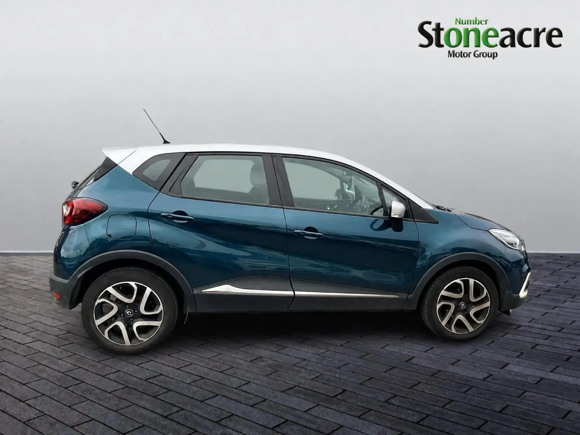 Renault Captur 0.9 TCe ENERGY Dynamique Nav Euro 6 (s/s) 5dr HS17HNG Image 2 Renault Captur 0.9 TCe ENERGY Dynamique Nav Euro 6 (s/s) 5dr HS17HNG Image 2