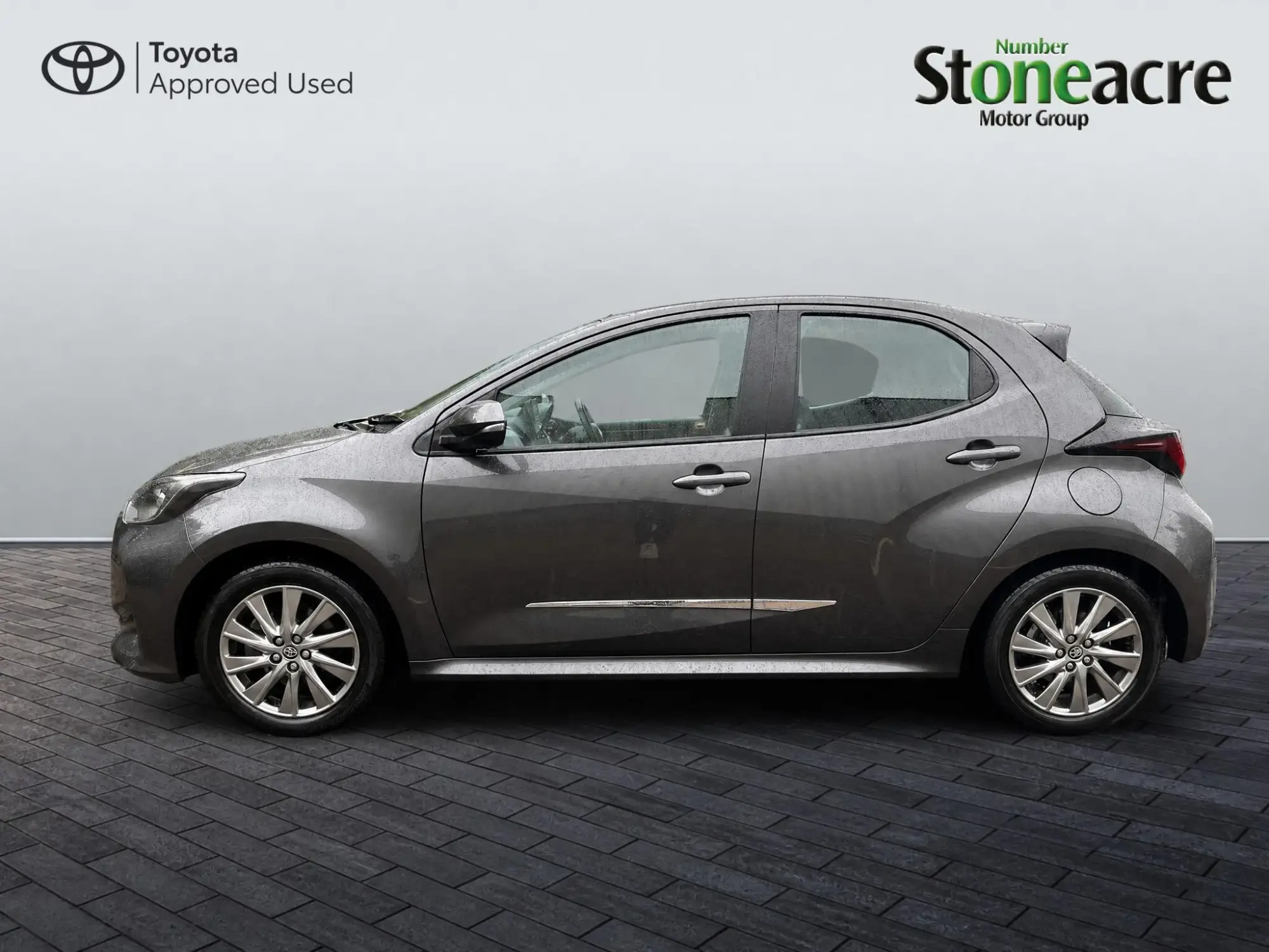 Toyota Yaris Hybrid Image 6