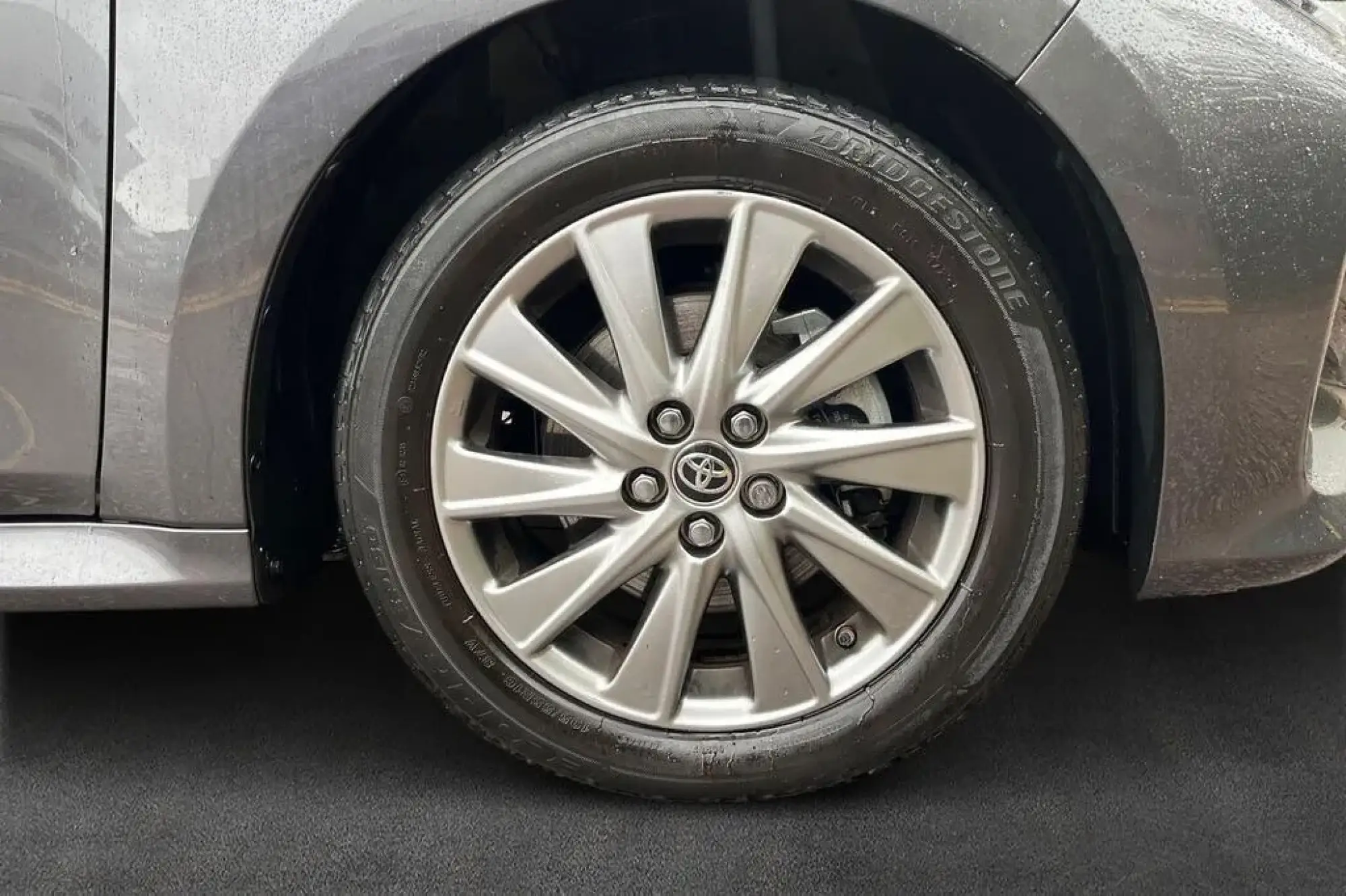 Toyota Yaris Hybrid Image 9