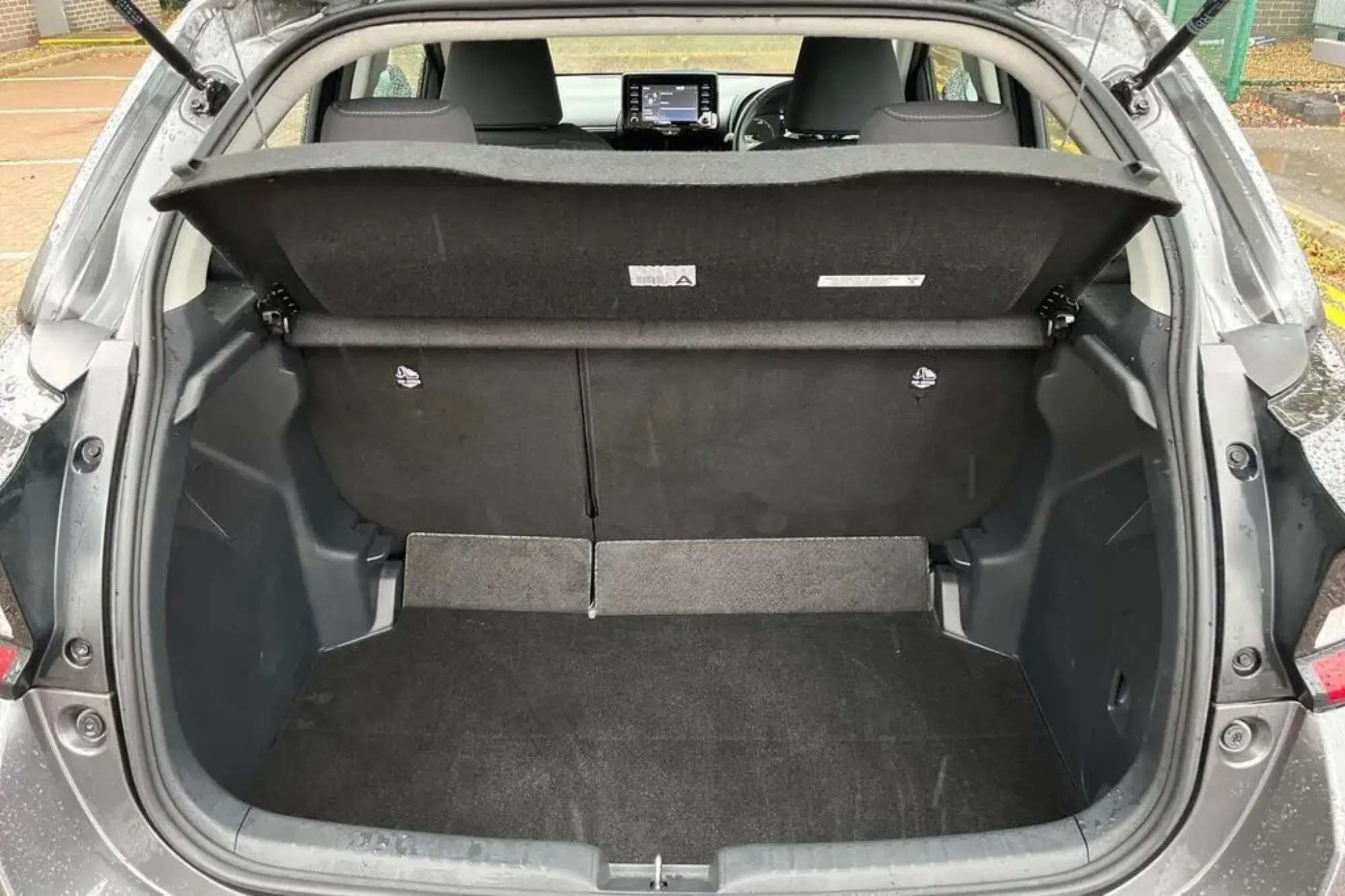 Toyota Yaris Hybrid Image 10