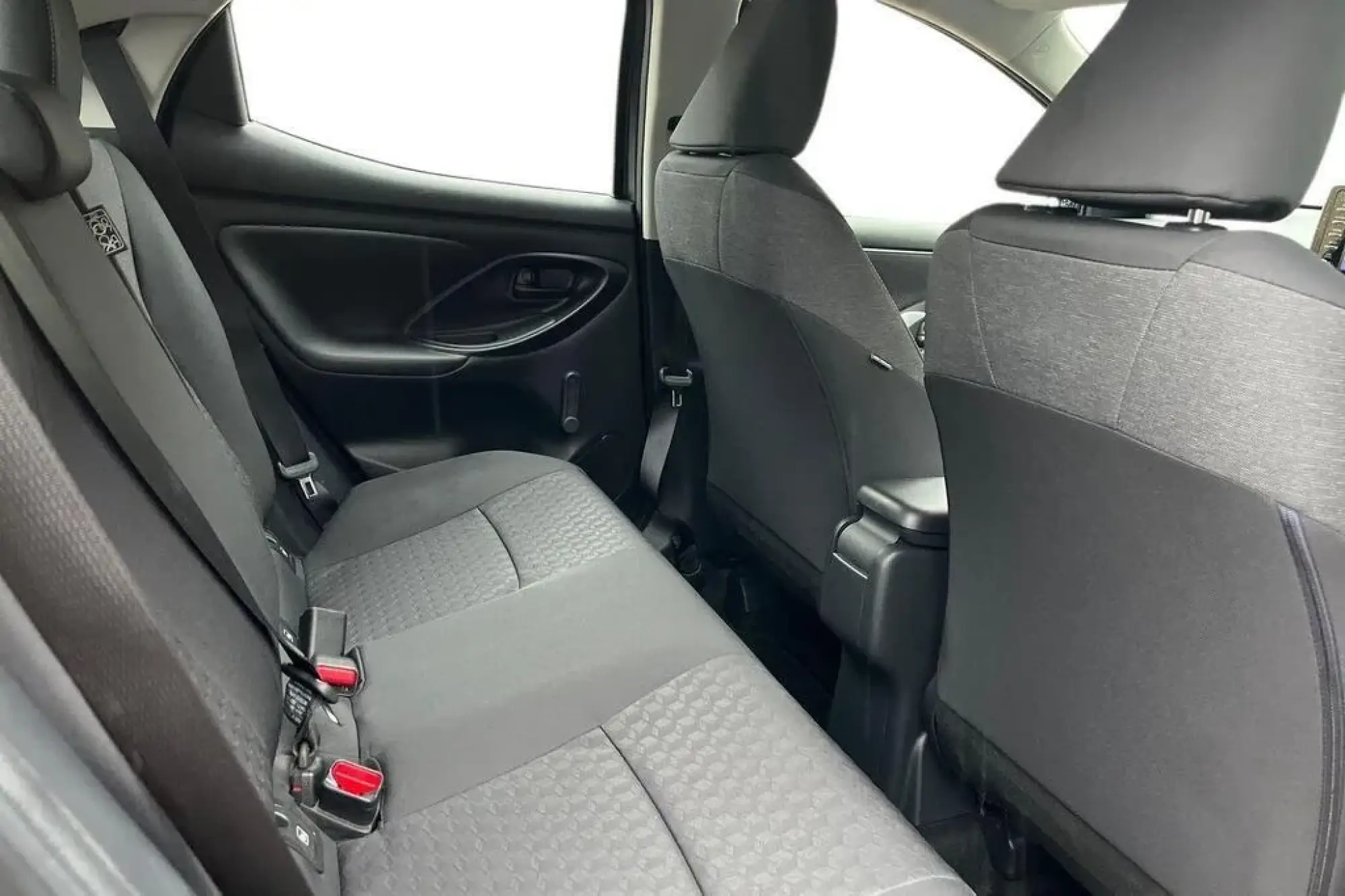 Toyota Yaris Hybrid Image 11