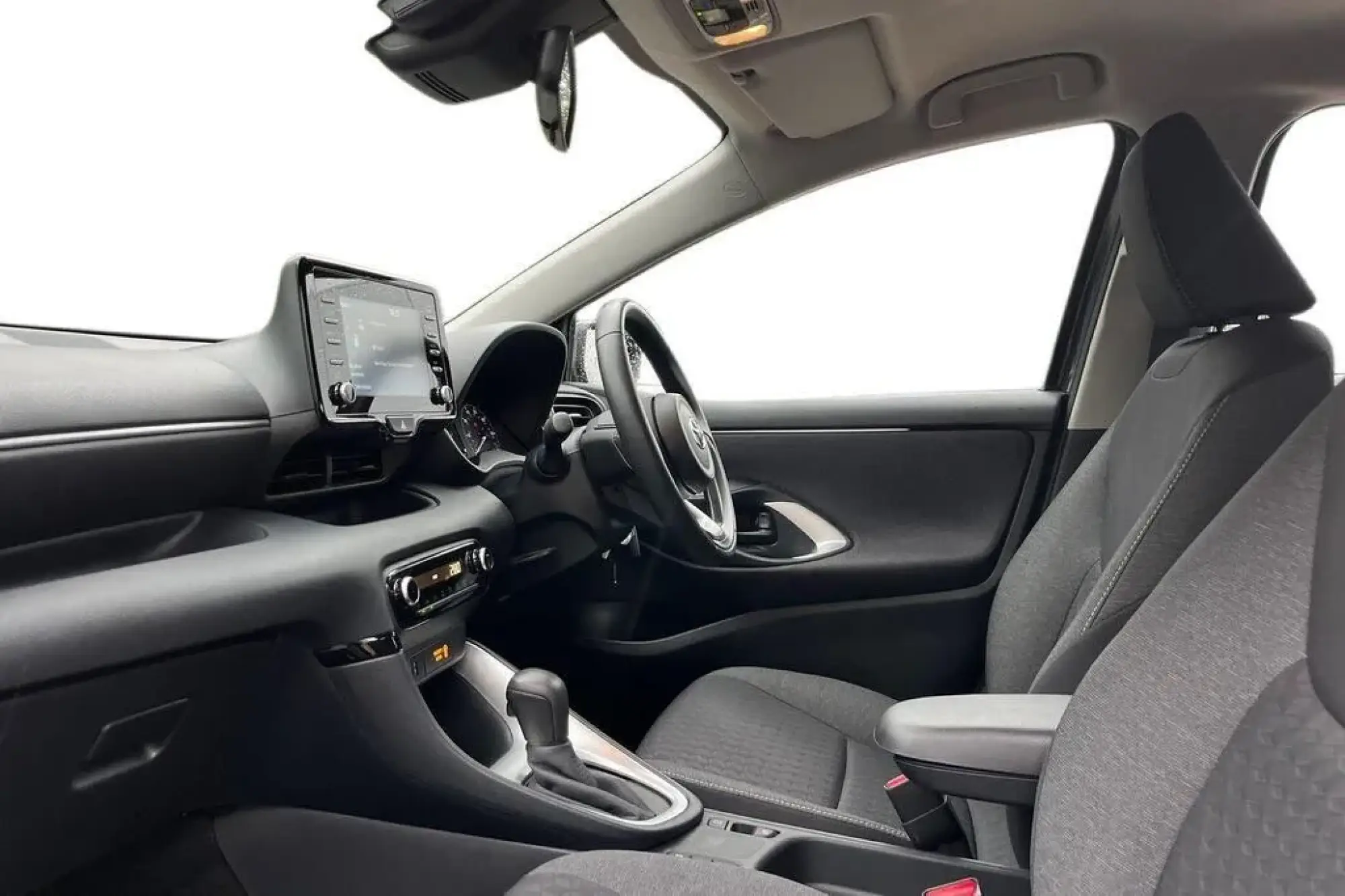 Toyota Yaris Hybrid Image 13