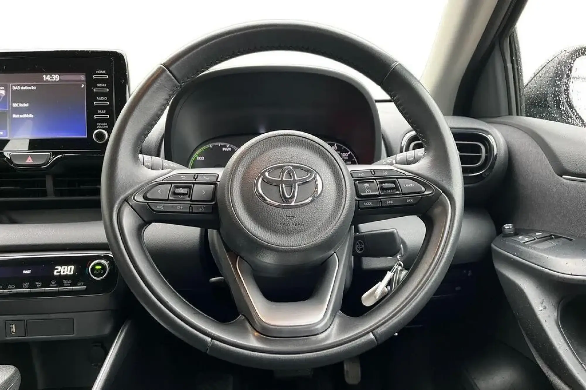 Toyota Yaris Hybrid Image 15