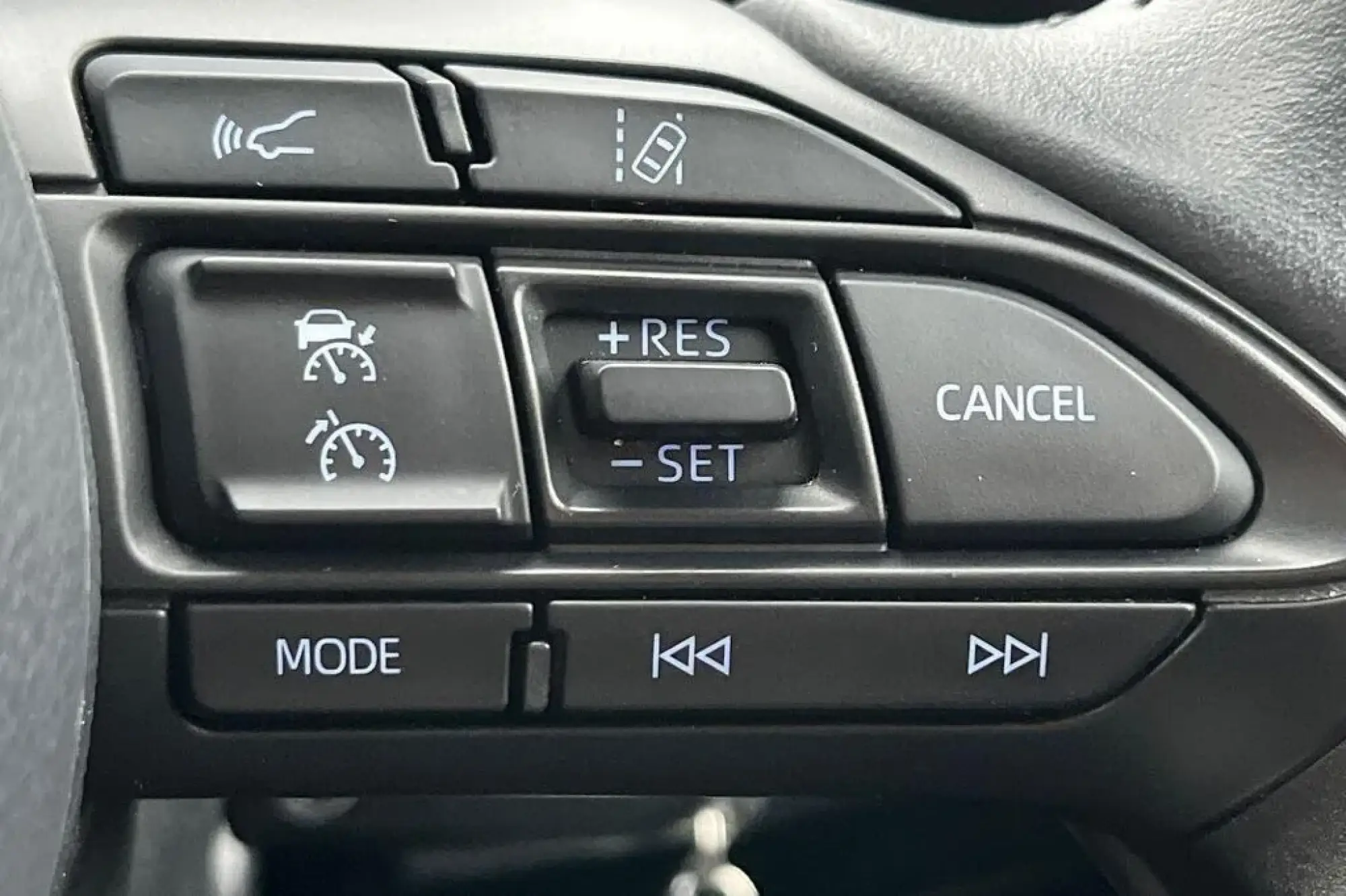 Toyota Yaris Hybrid Image 18
