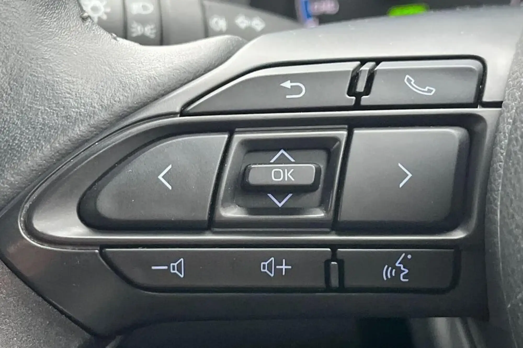 Toyota Yaris Hybrid Image 19