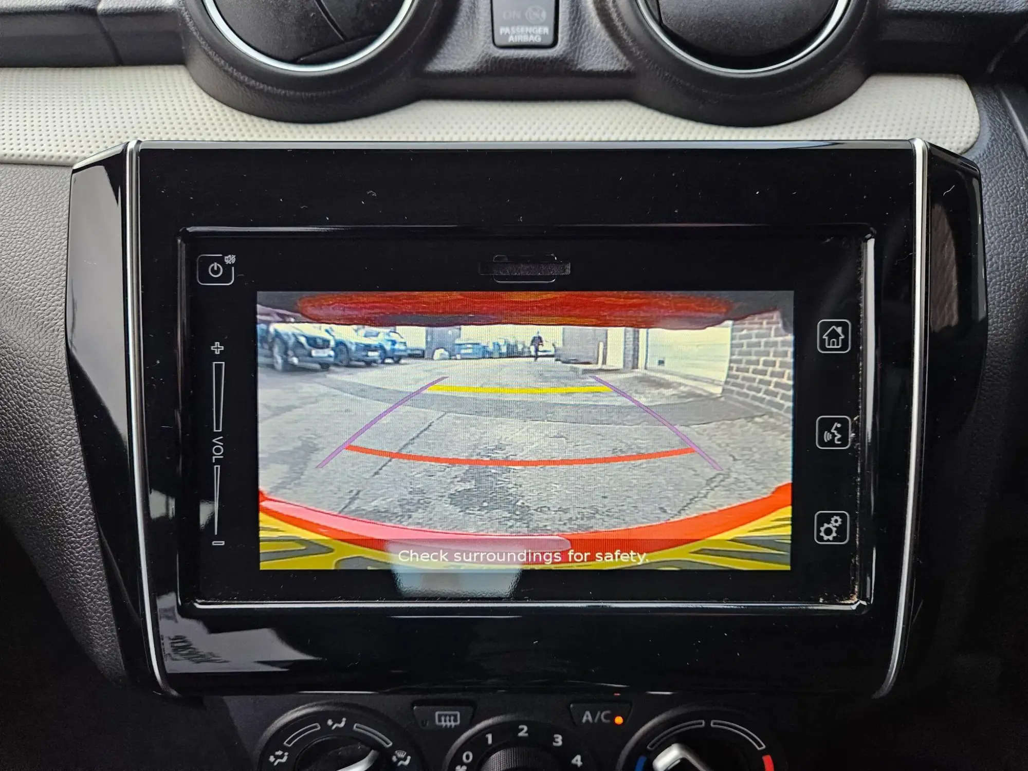 Suzuki Swift Image 16
