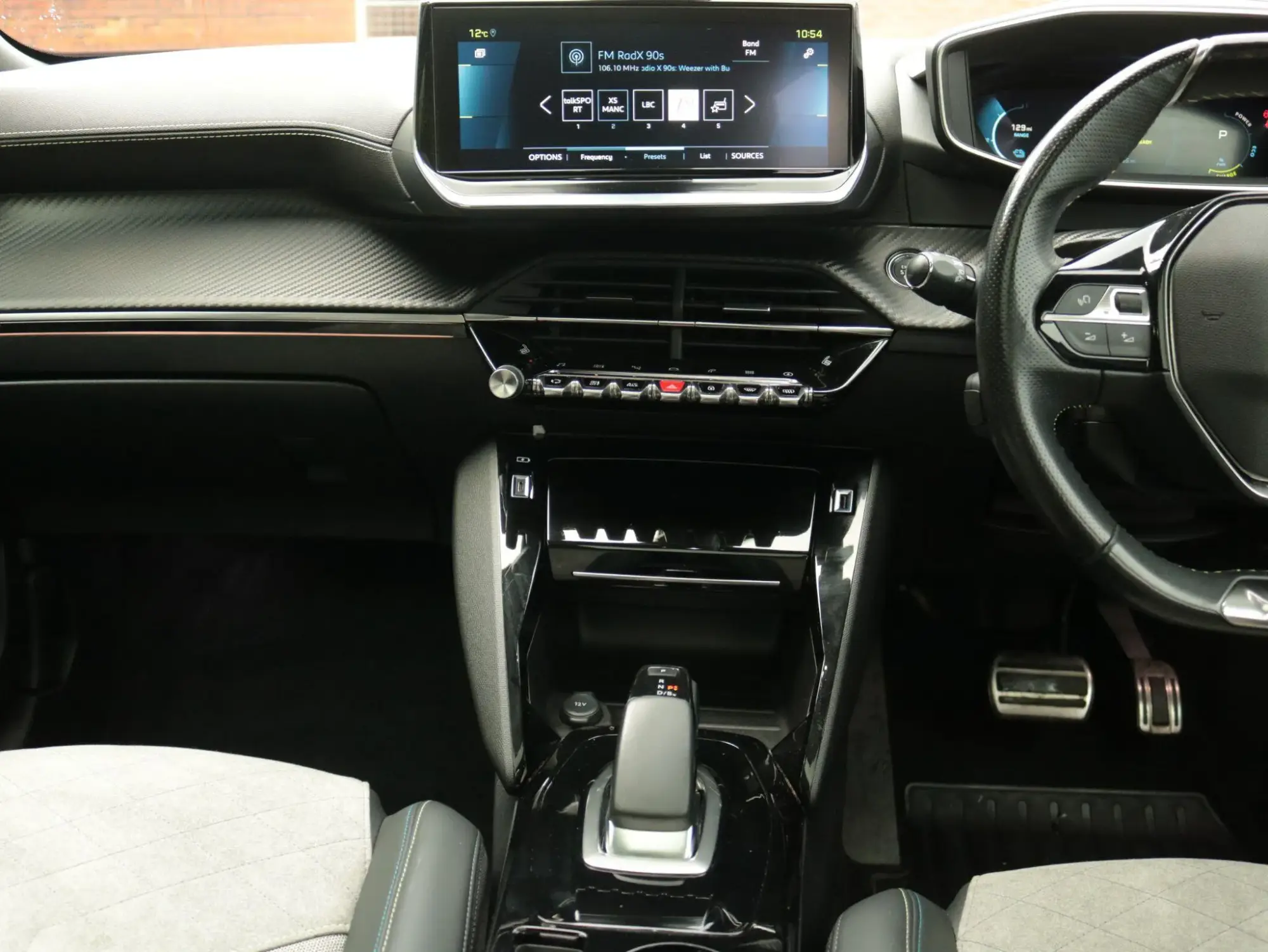 Peugeot E-2008 Image 25