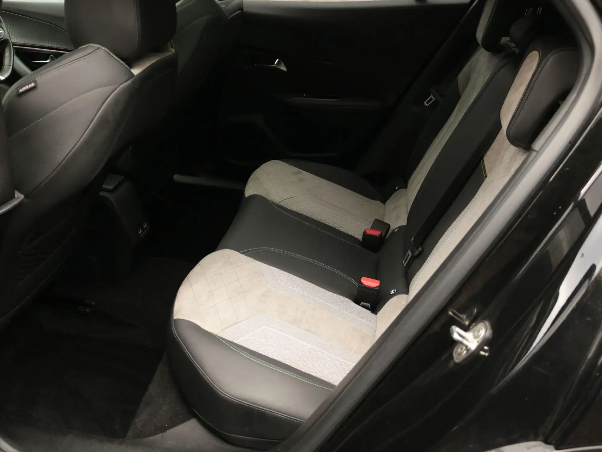 Peugeot E-2008 Image 27